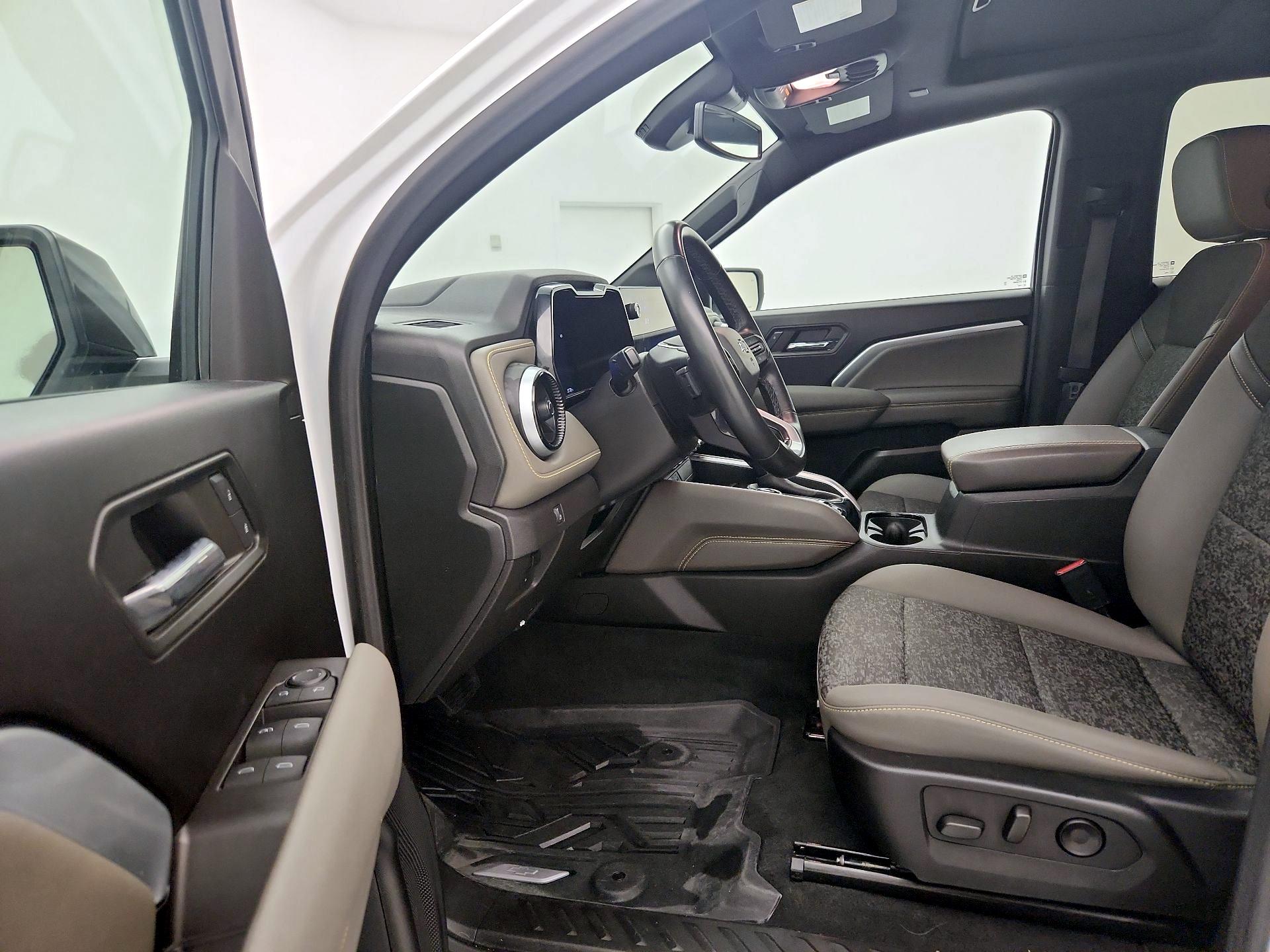 Thumbnail: 2024 Chevrolet Colorado - 11