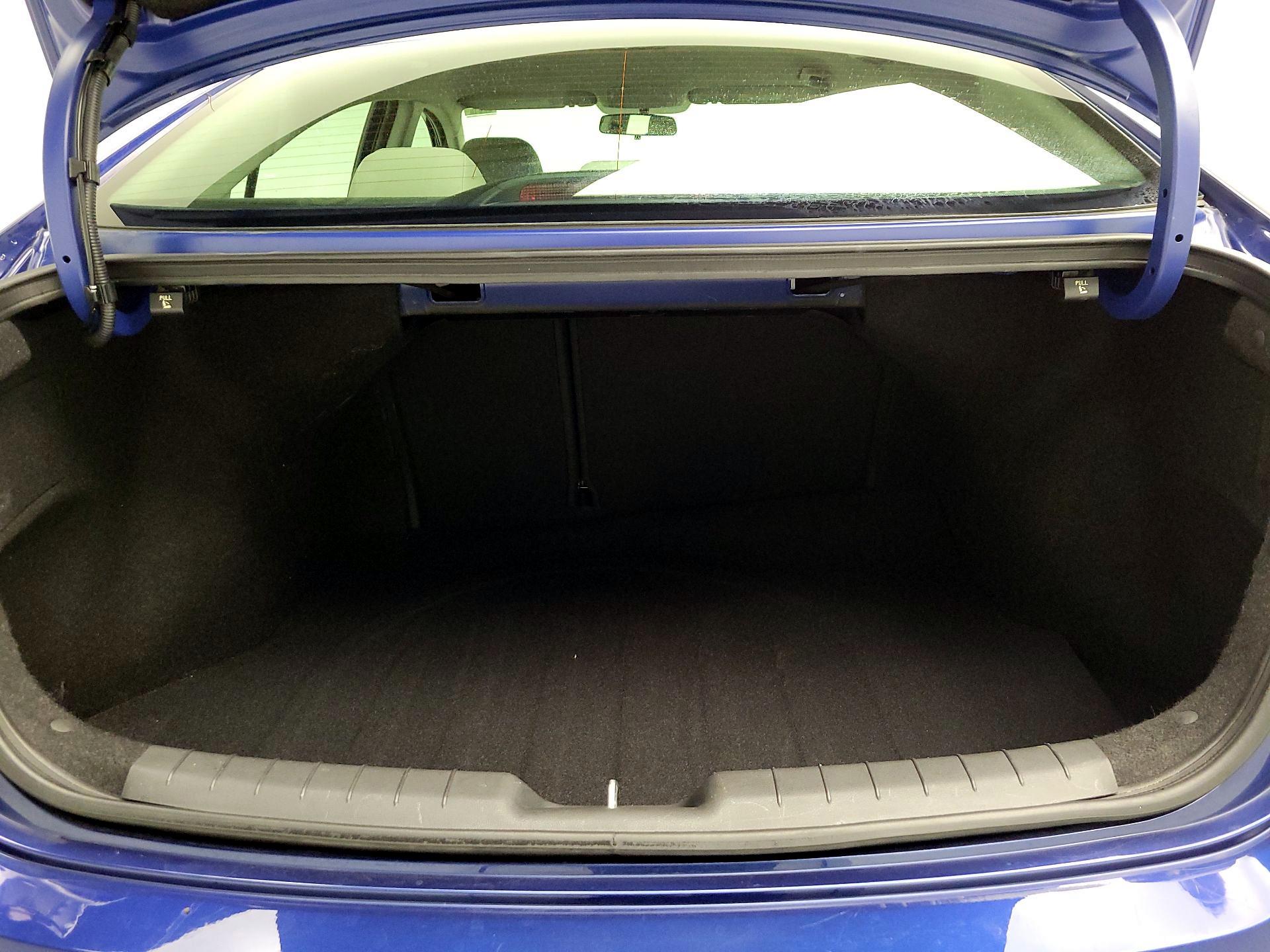 Thumbnail: 2019 Hyundai Elantra - 16