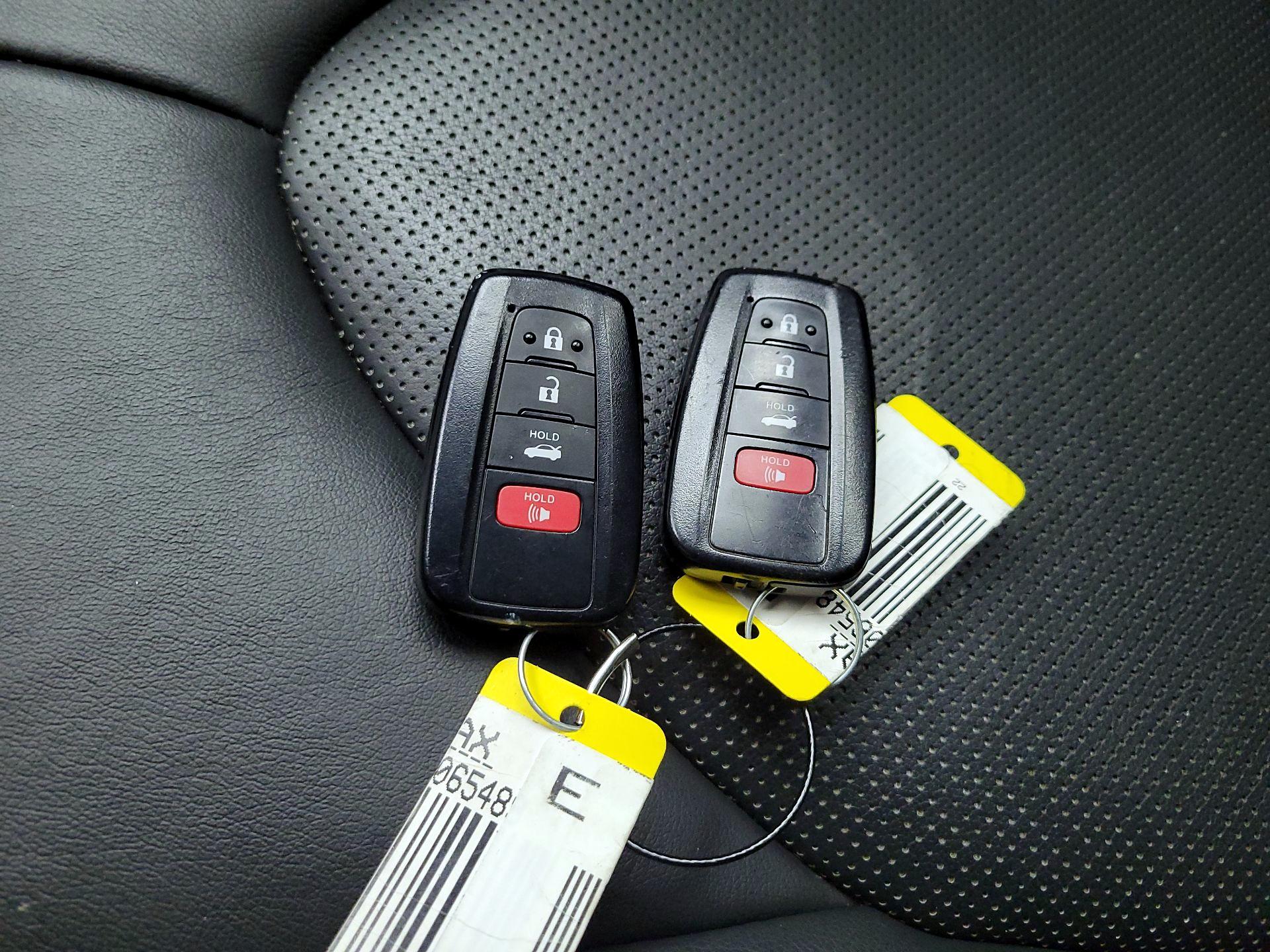 Thumbnail: 2022 Toyota Camry - 18