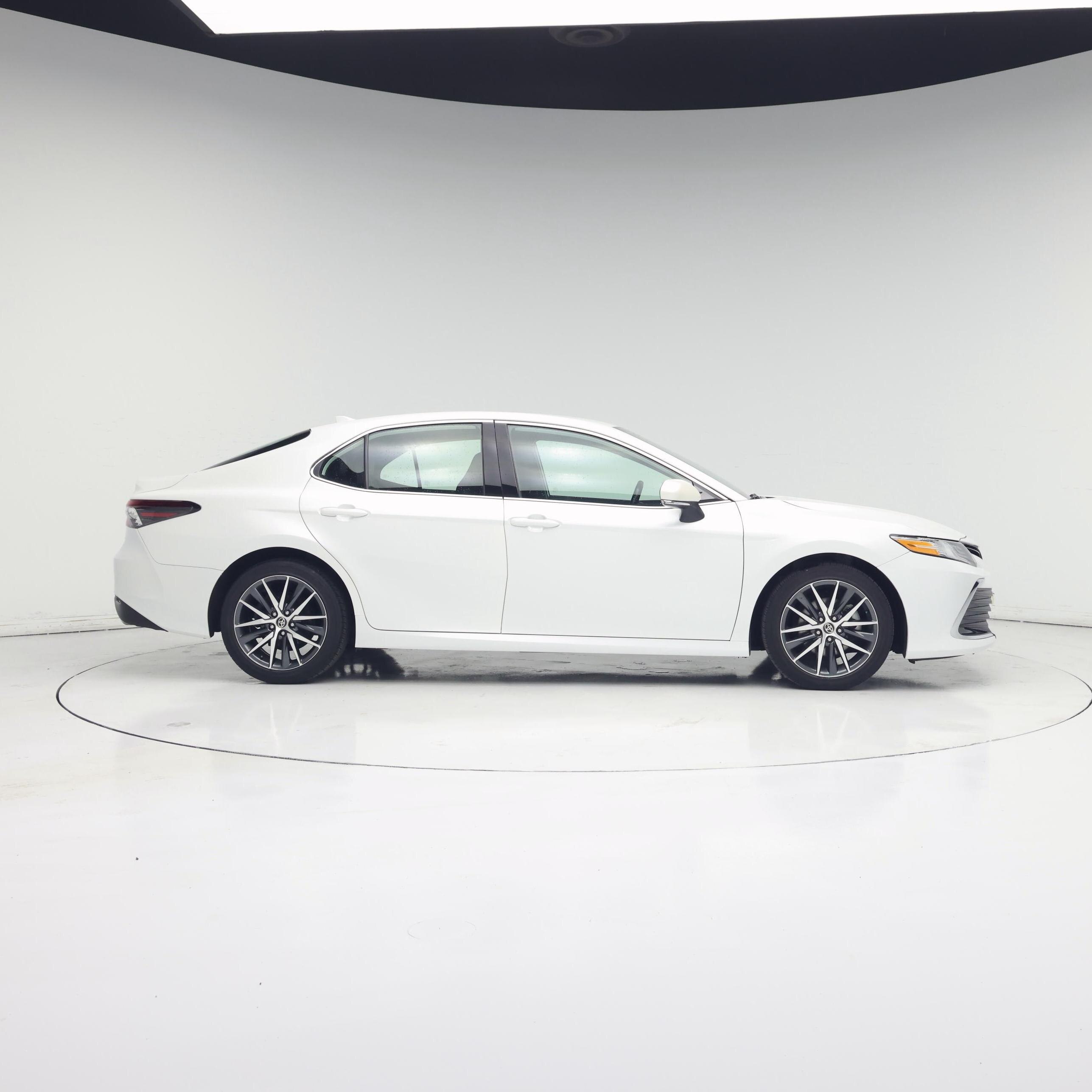 Thumbnail: 2022 Toyota Camry - 7