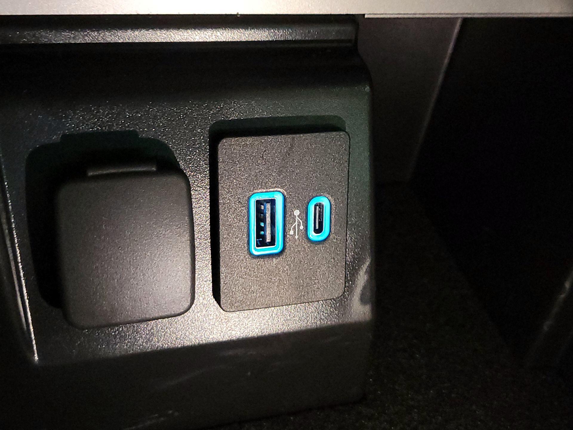 Thumbnail: 2023 Ford Explorer - 19