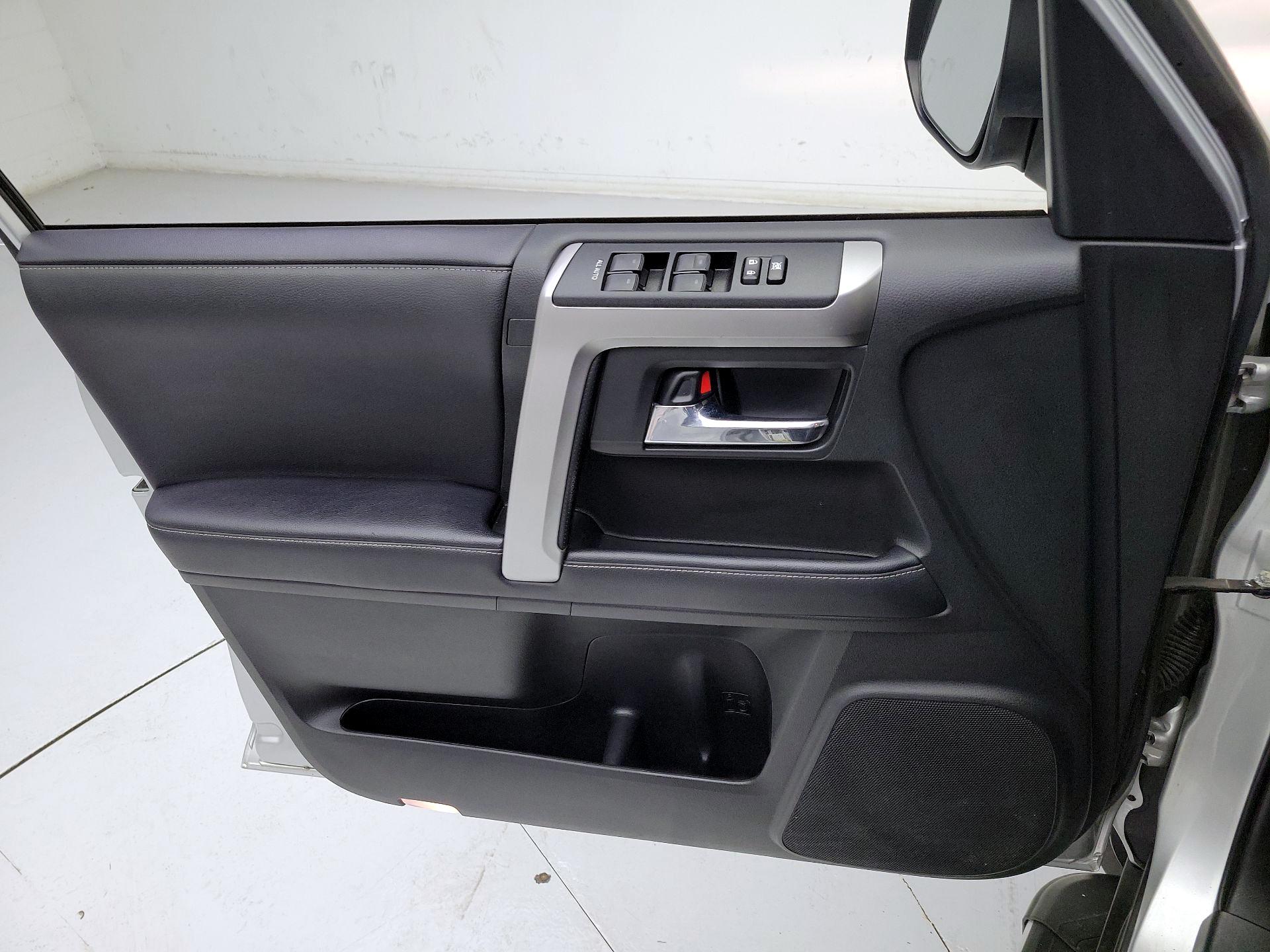 Thumbnail: 2020 Toyota 4Runner - 12