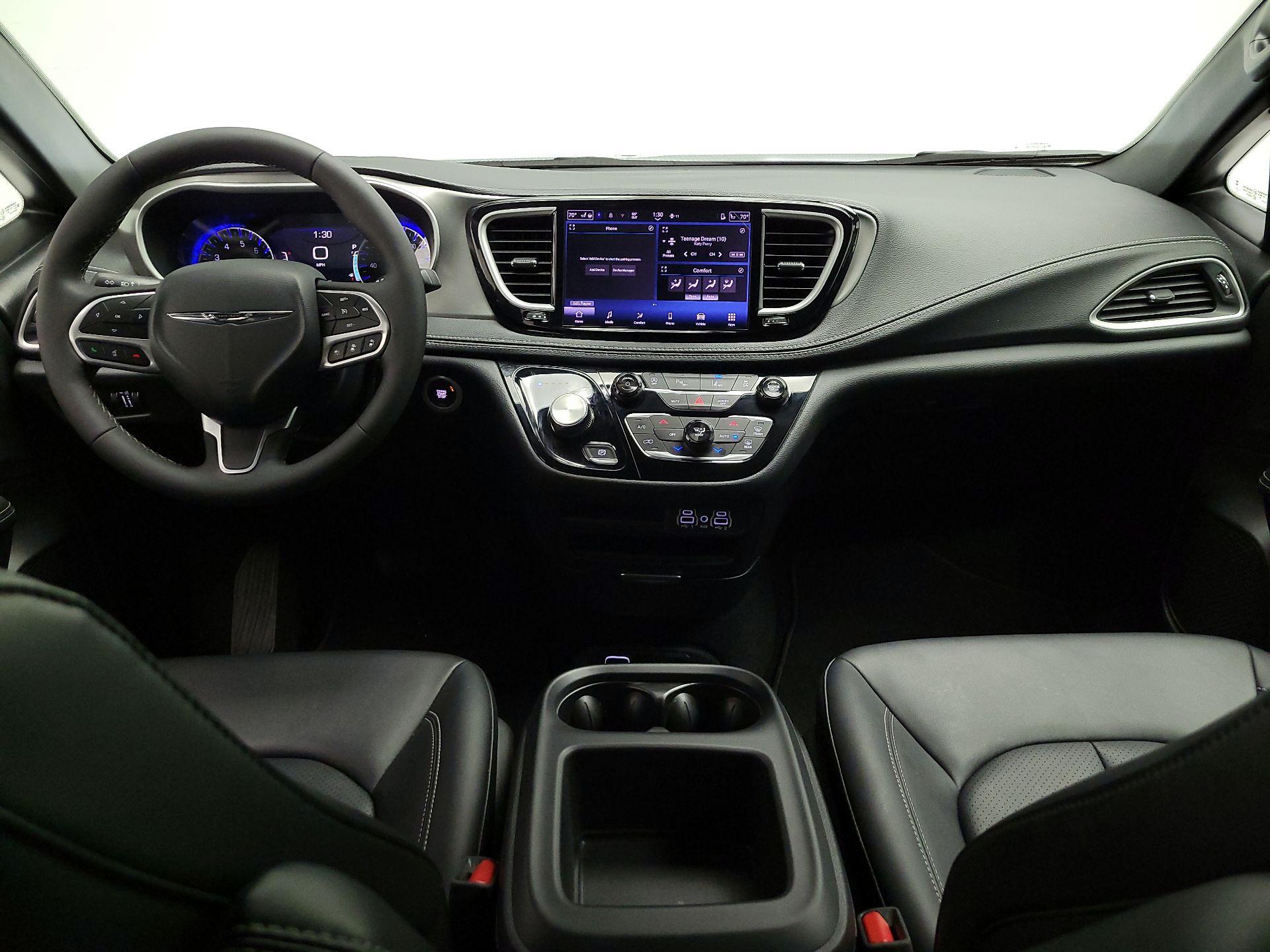 Thumbnail: 2025 Chrysler Pacifica - 9