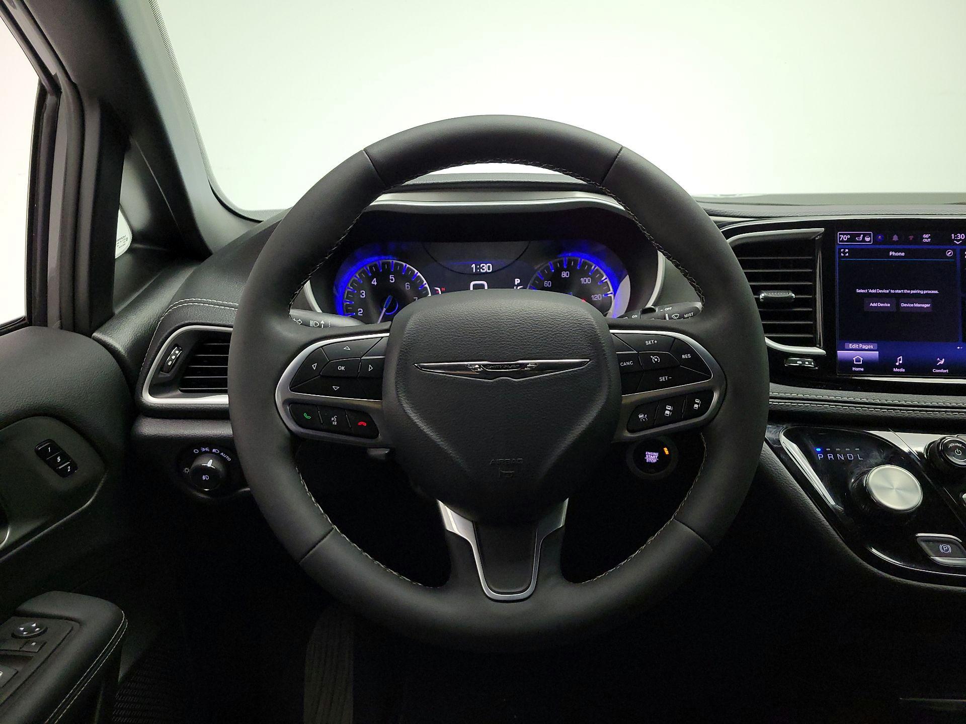 Thumbnail: 2025 Chrysler Pacifica - 10