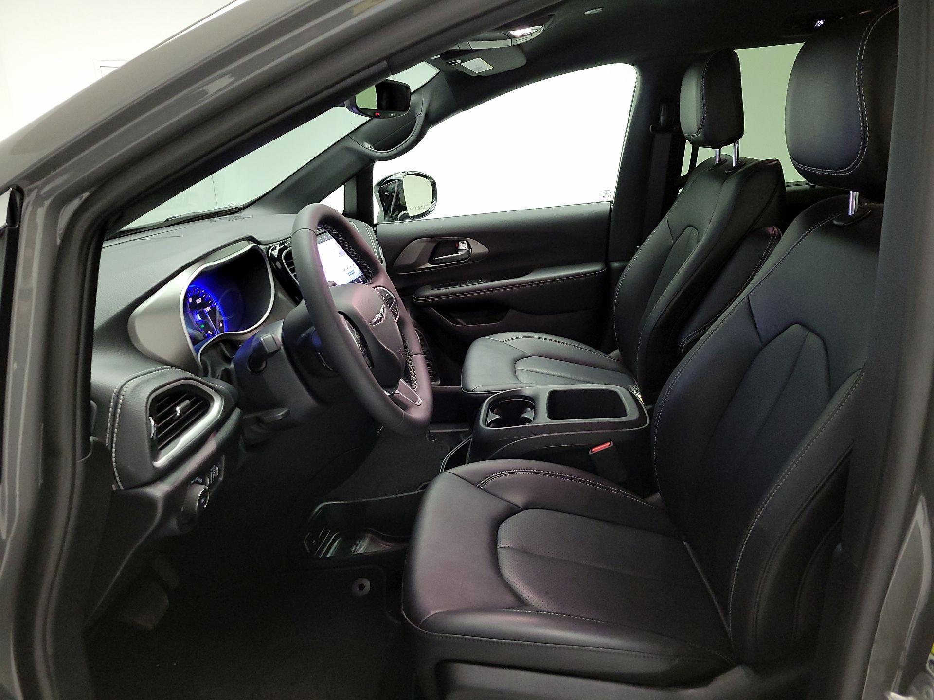 Thumbnail: 2025 Chrysler Pacifica - 11