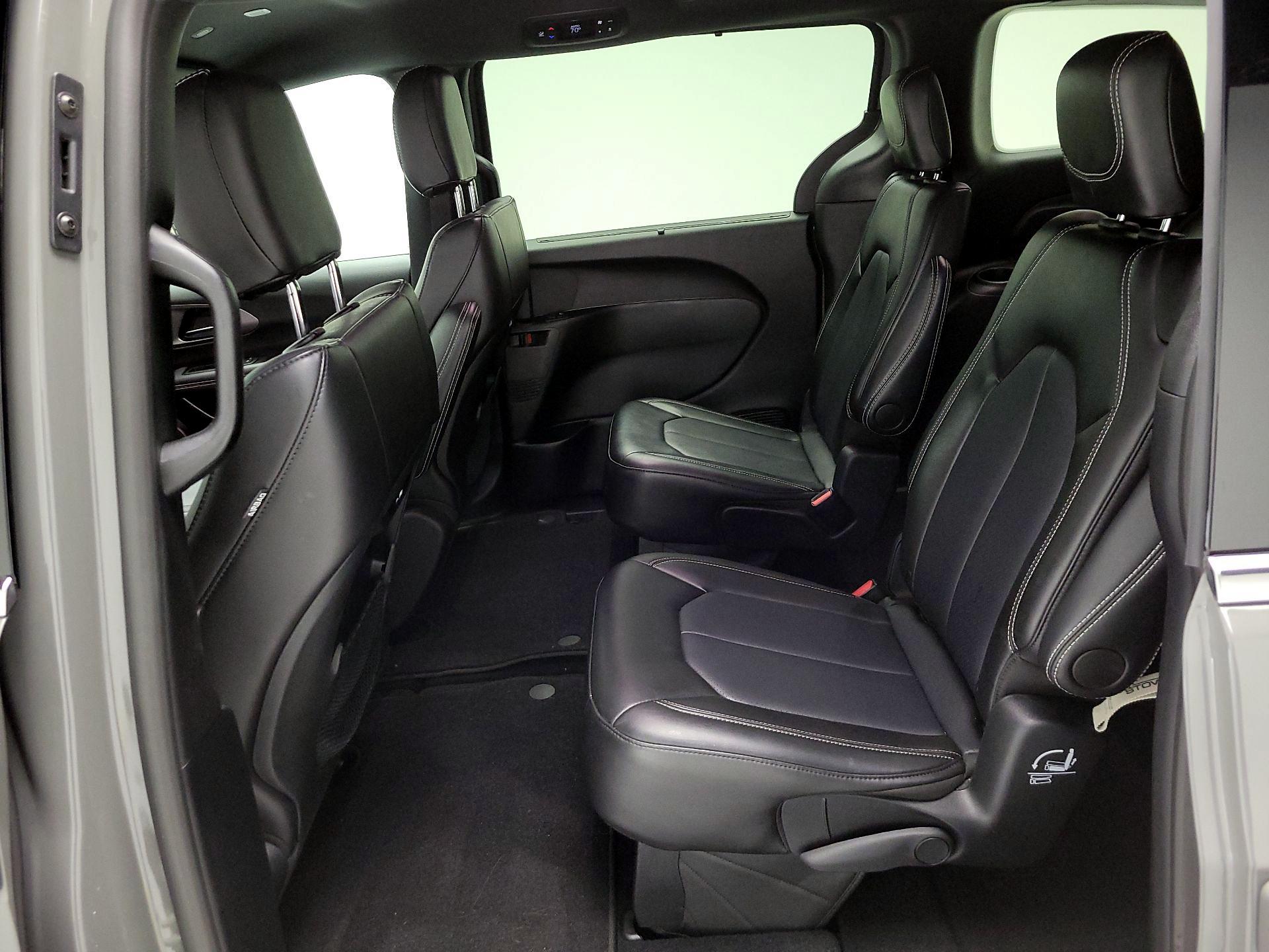 Thumbnail: 2025 Chrysler Pacifica - 18