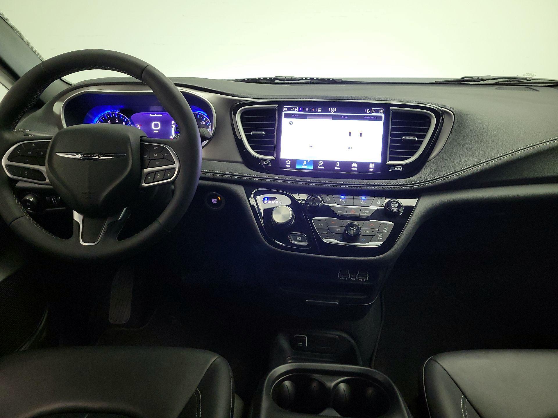 Thumbnail: 2025 Chrysler Pacifica - 9