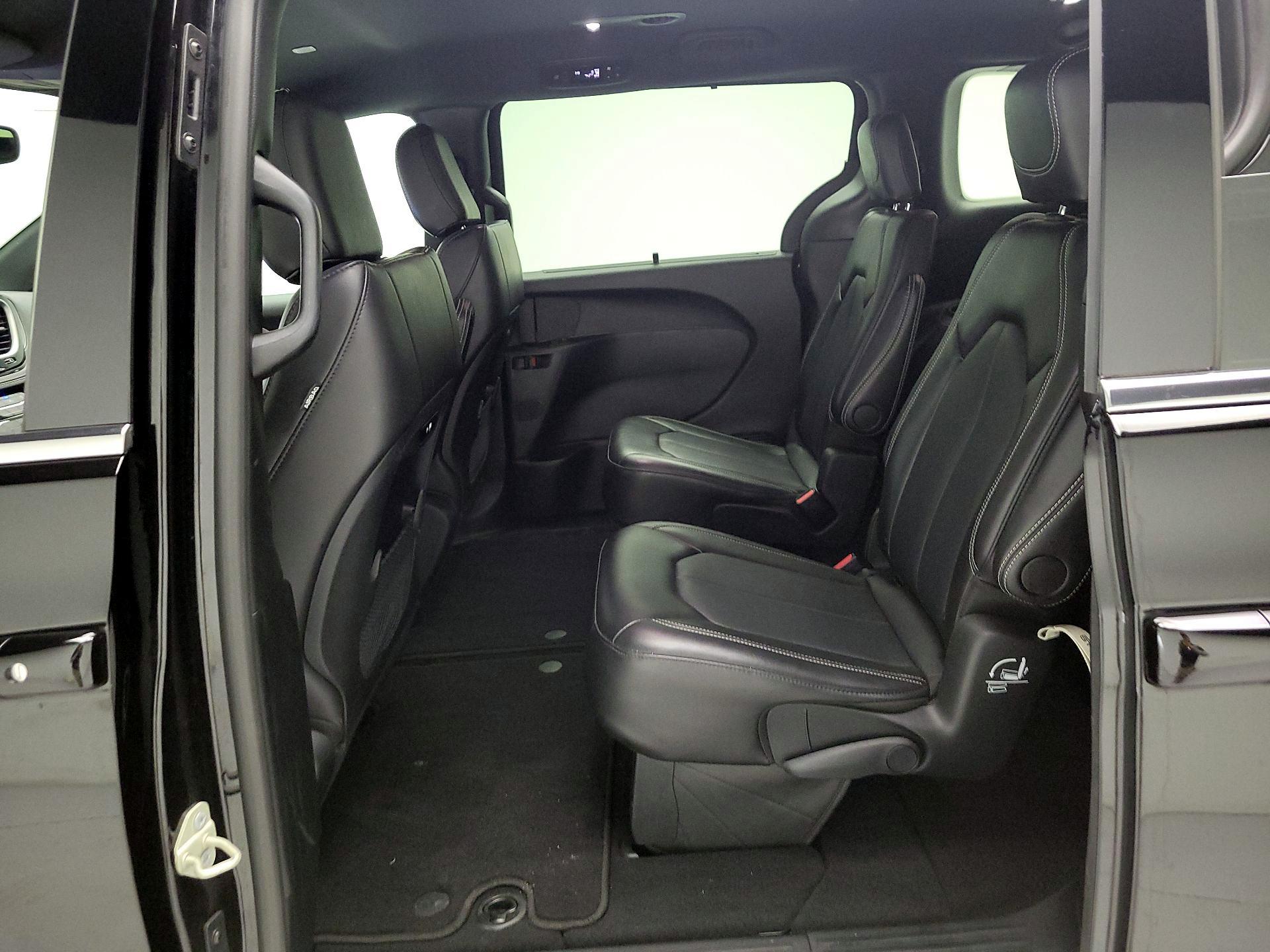 Thumbnail: 2025 Chrysler Pacifica - 19