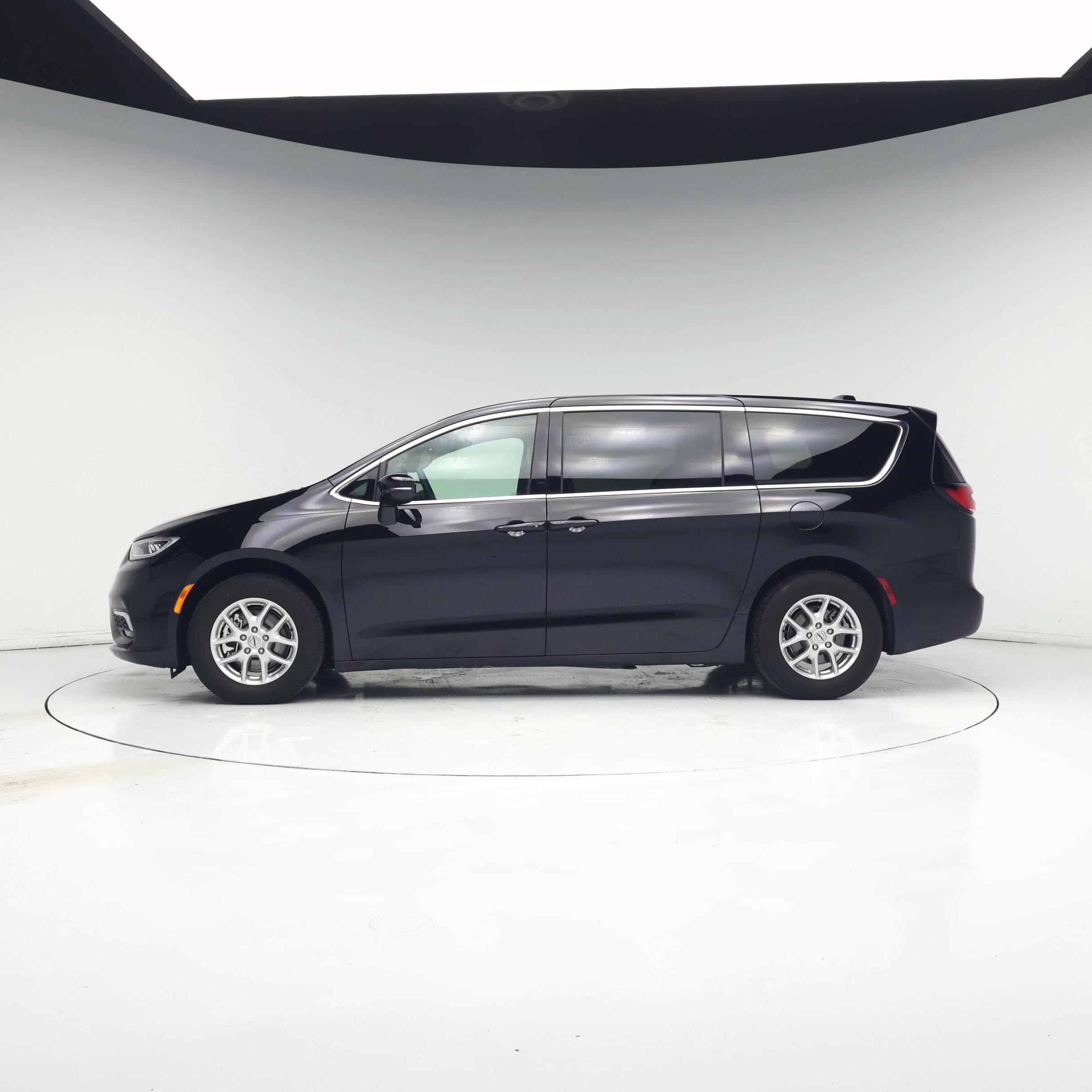 Thumbnail: 2025 Chrysler Pacifica - 3