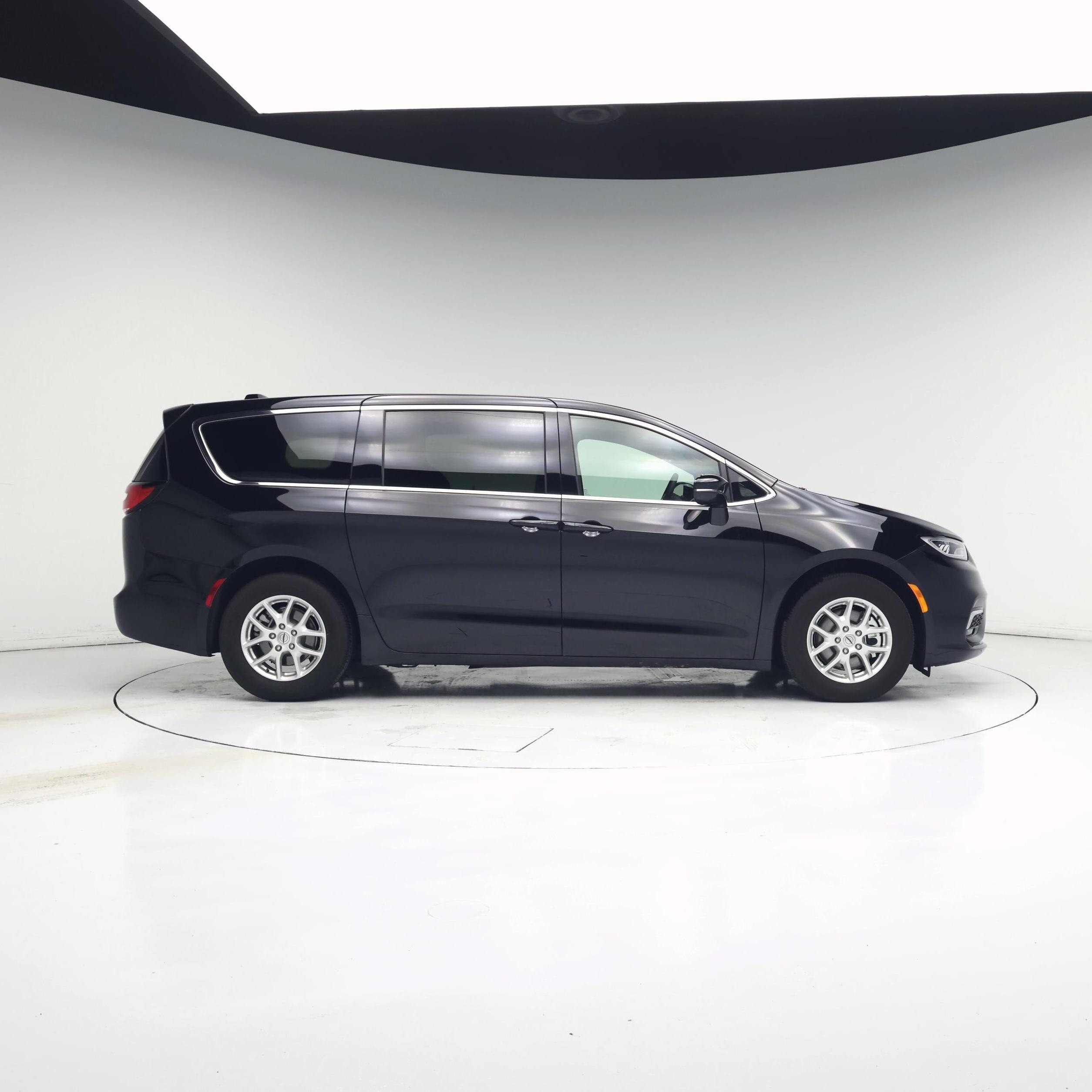 Thumbnail: 2025 Chrysler Pacifica - 7