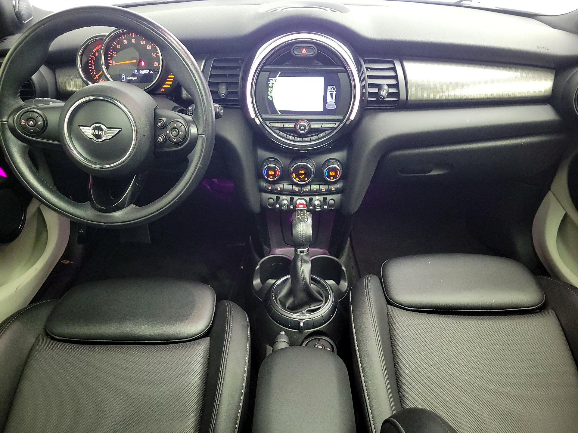 Thumbnail: 2017 MINI Cooper Hardtop - 9