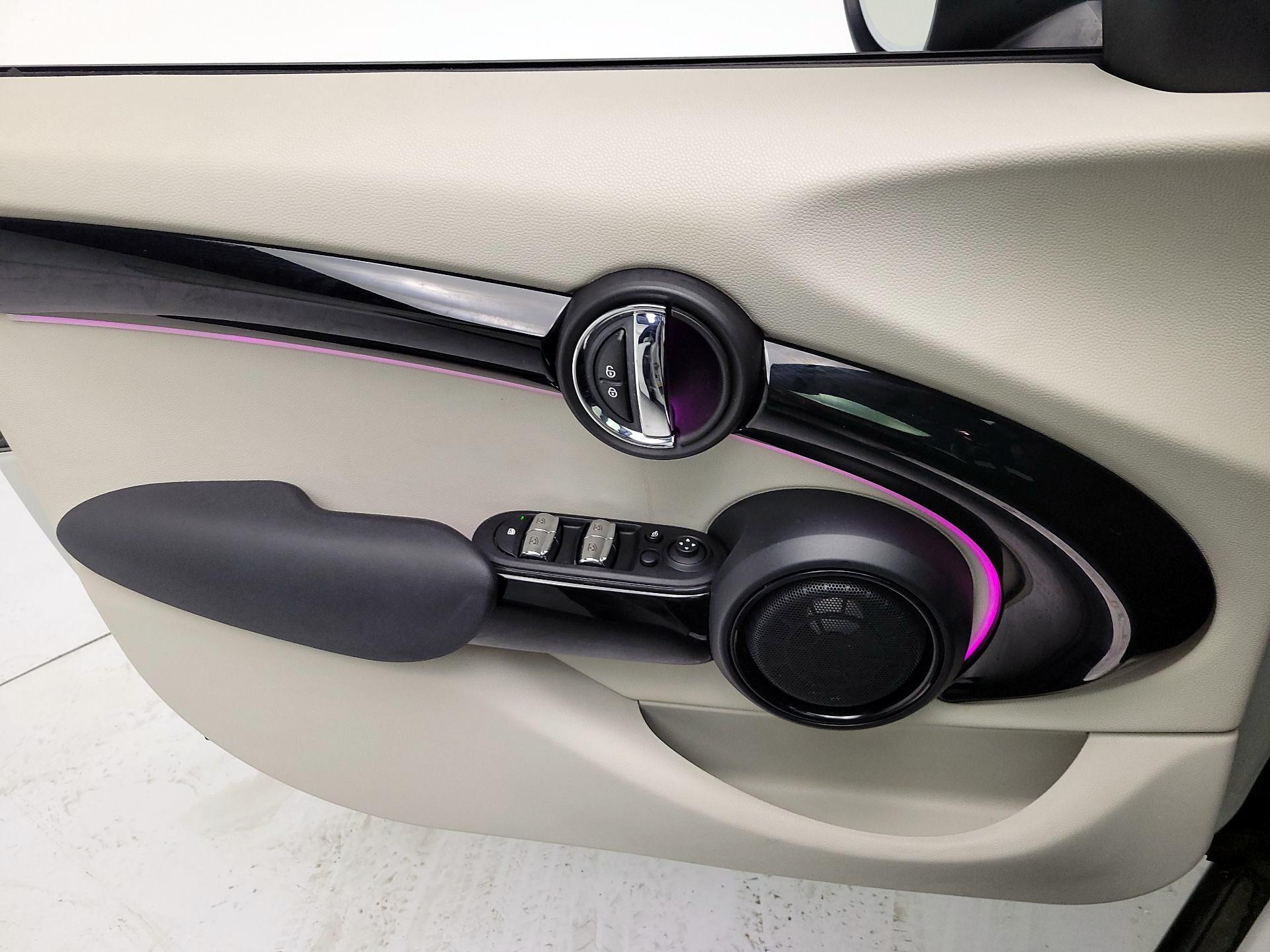 Thumbnail: 2017 MINI Cooper Hardtop - 12