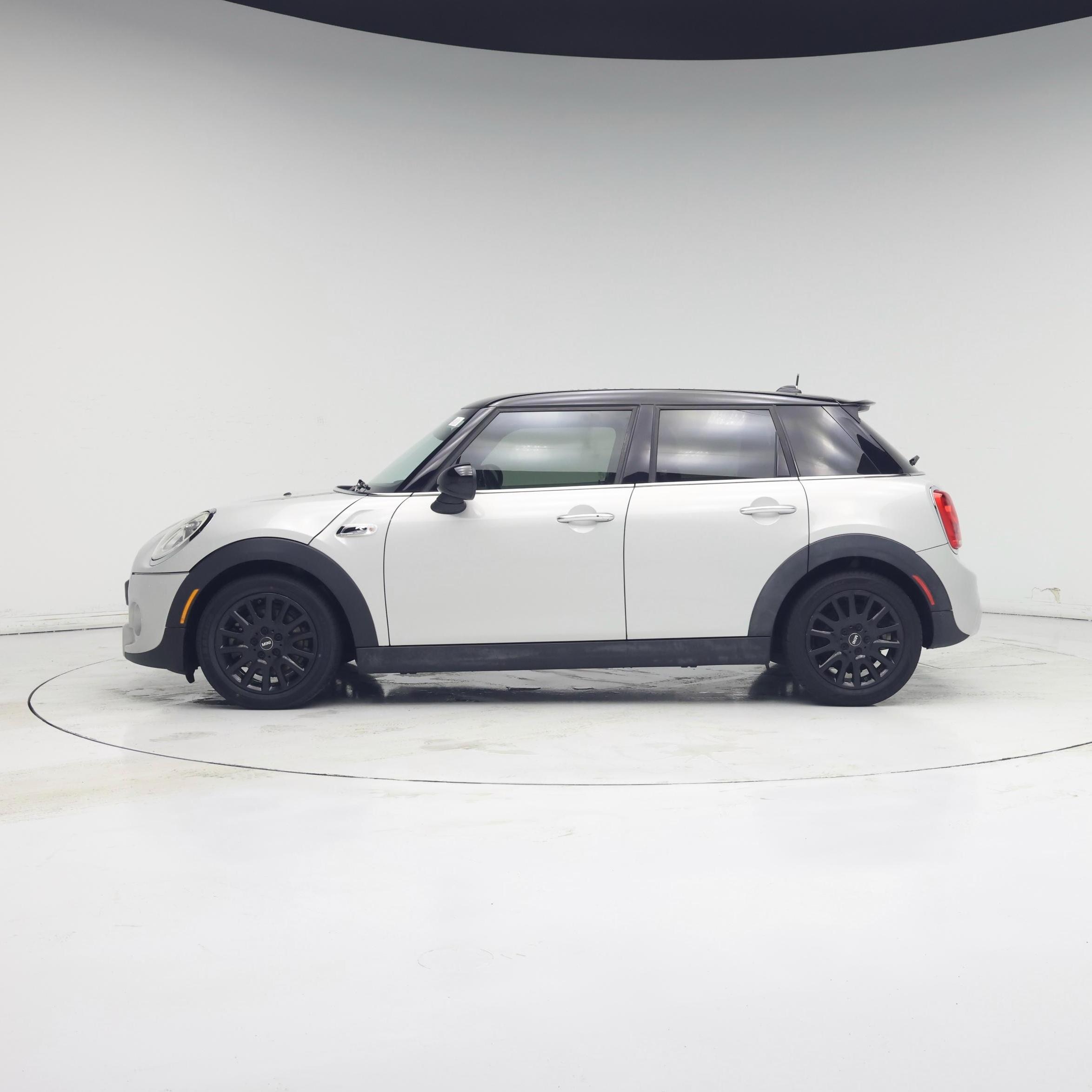 Thumbnail: 2017 MINI Cooper Hardtop - 3