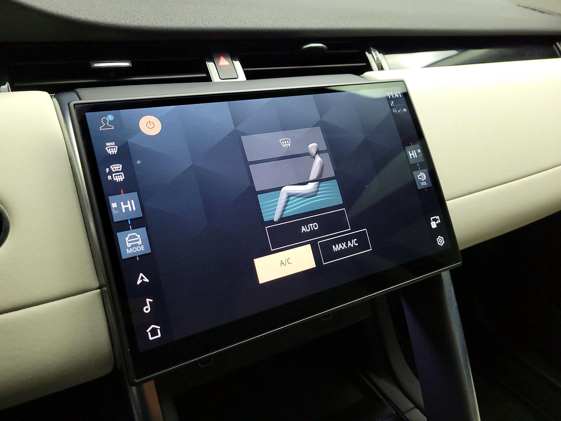 Thumbnail: 2024 Land Rover Discovery Sport - 16