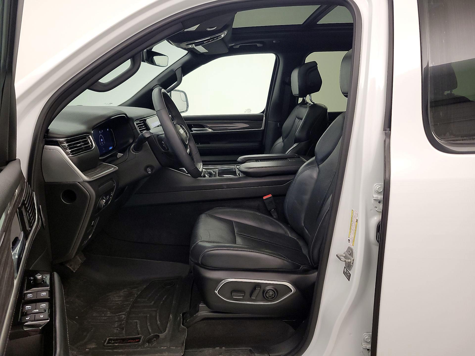 Thumbnail: 2022 Jeep Wagoneer - 11