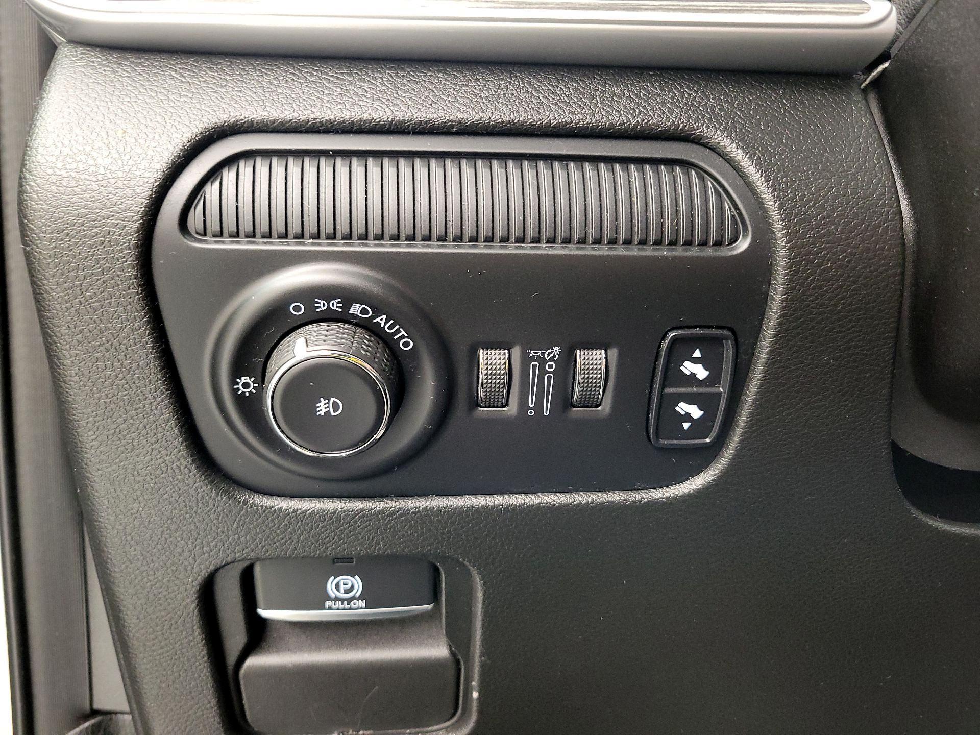 Thumbnail: 2022 Jeep Wagoneer - 13