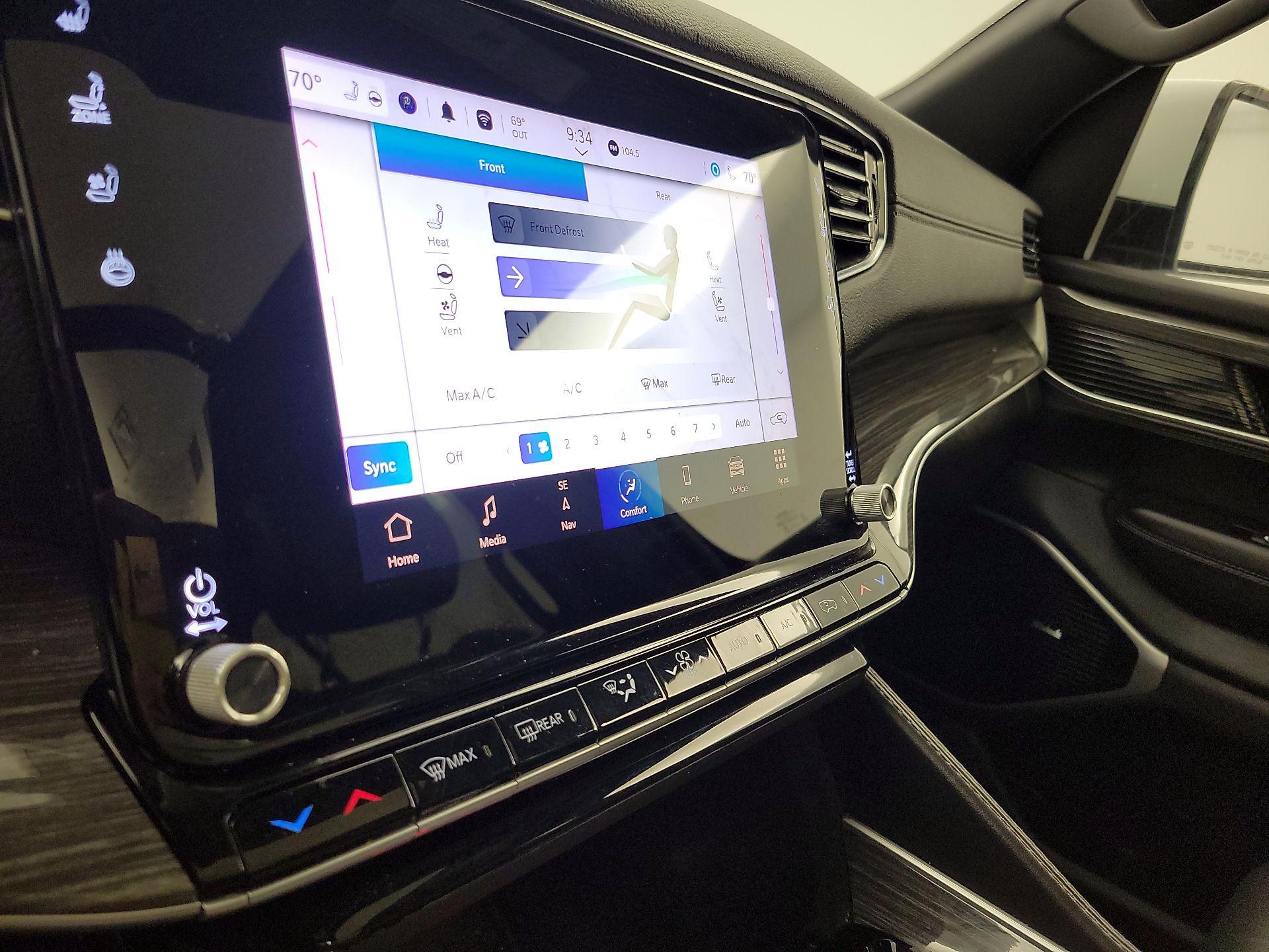 Thumbnail: 2022 Jeep Wagoneer - 17