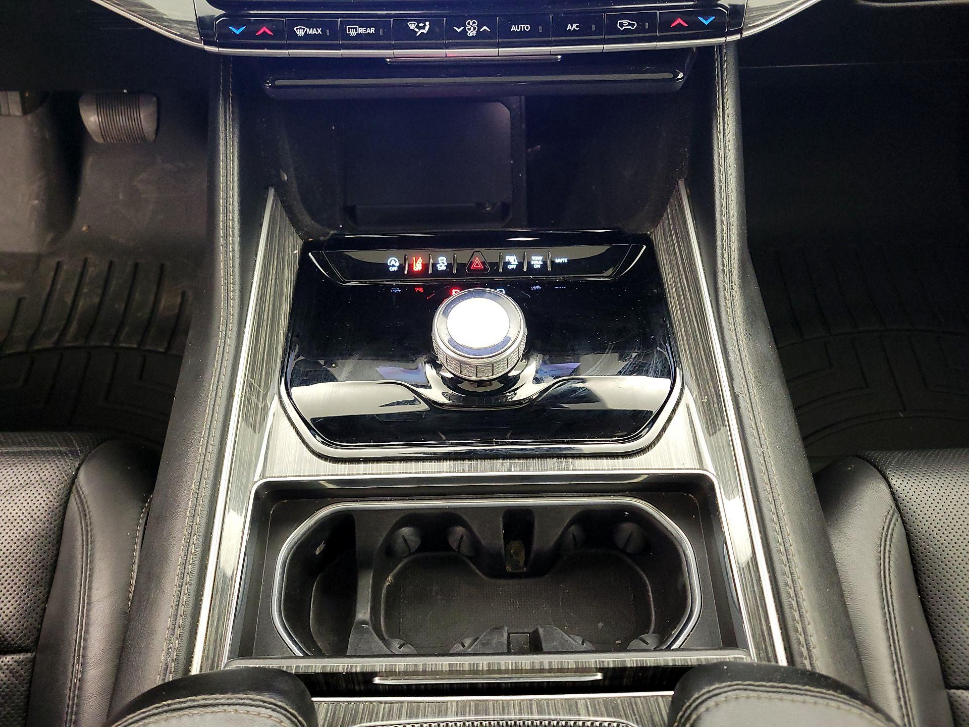 Thumbnail: 2022 Jeep Wagoneer - 18