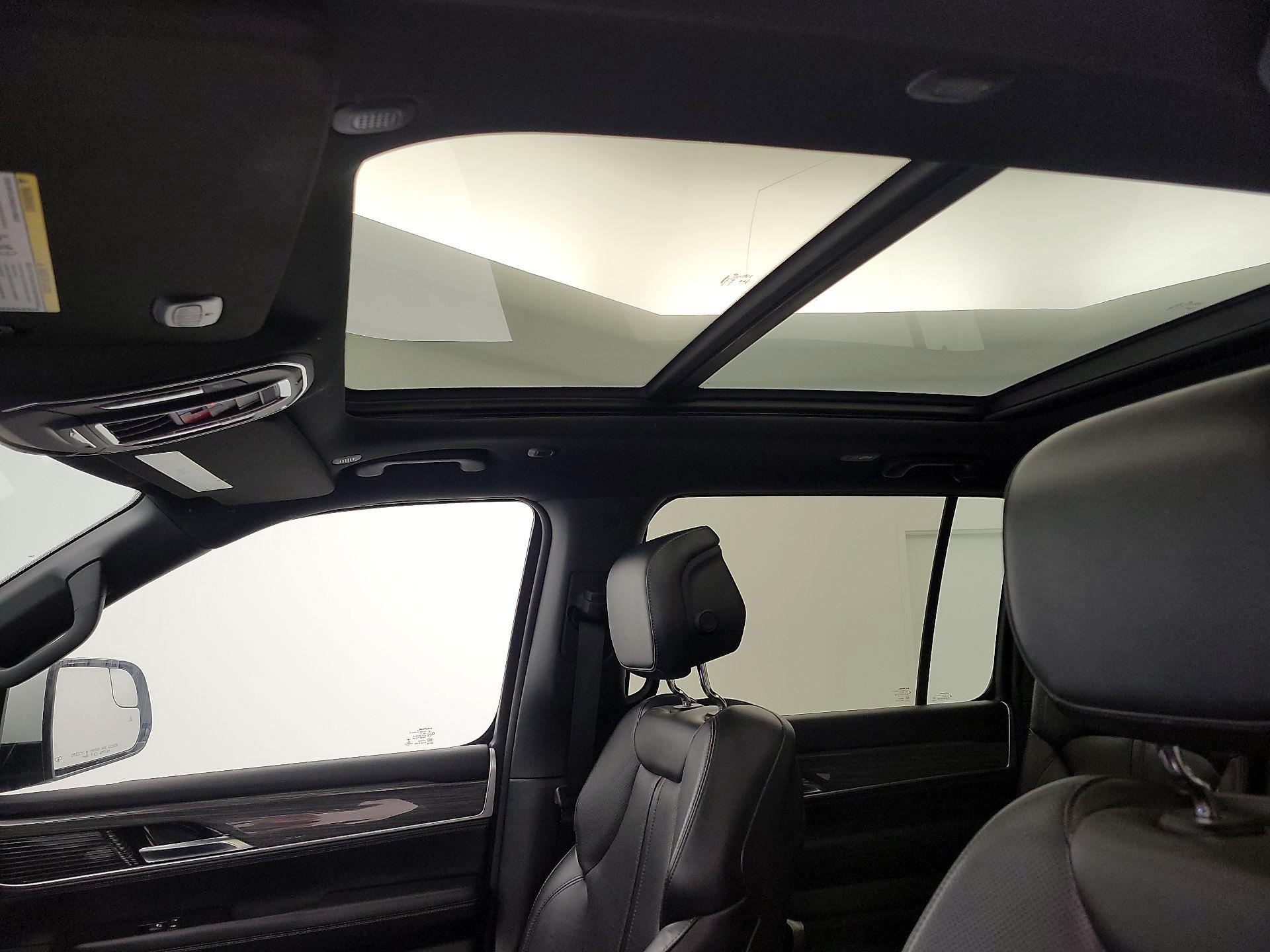 Thumbnail: 2022 Jeep Wagoneer - 20