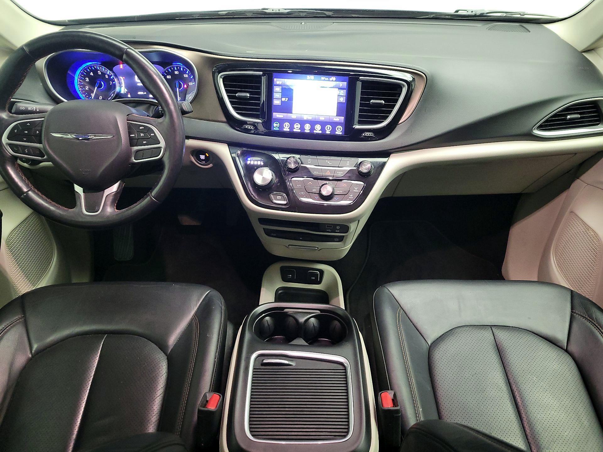 Thumbnail: 2018 Chrysler Pacifica - 9