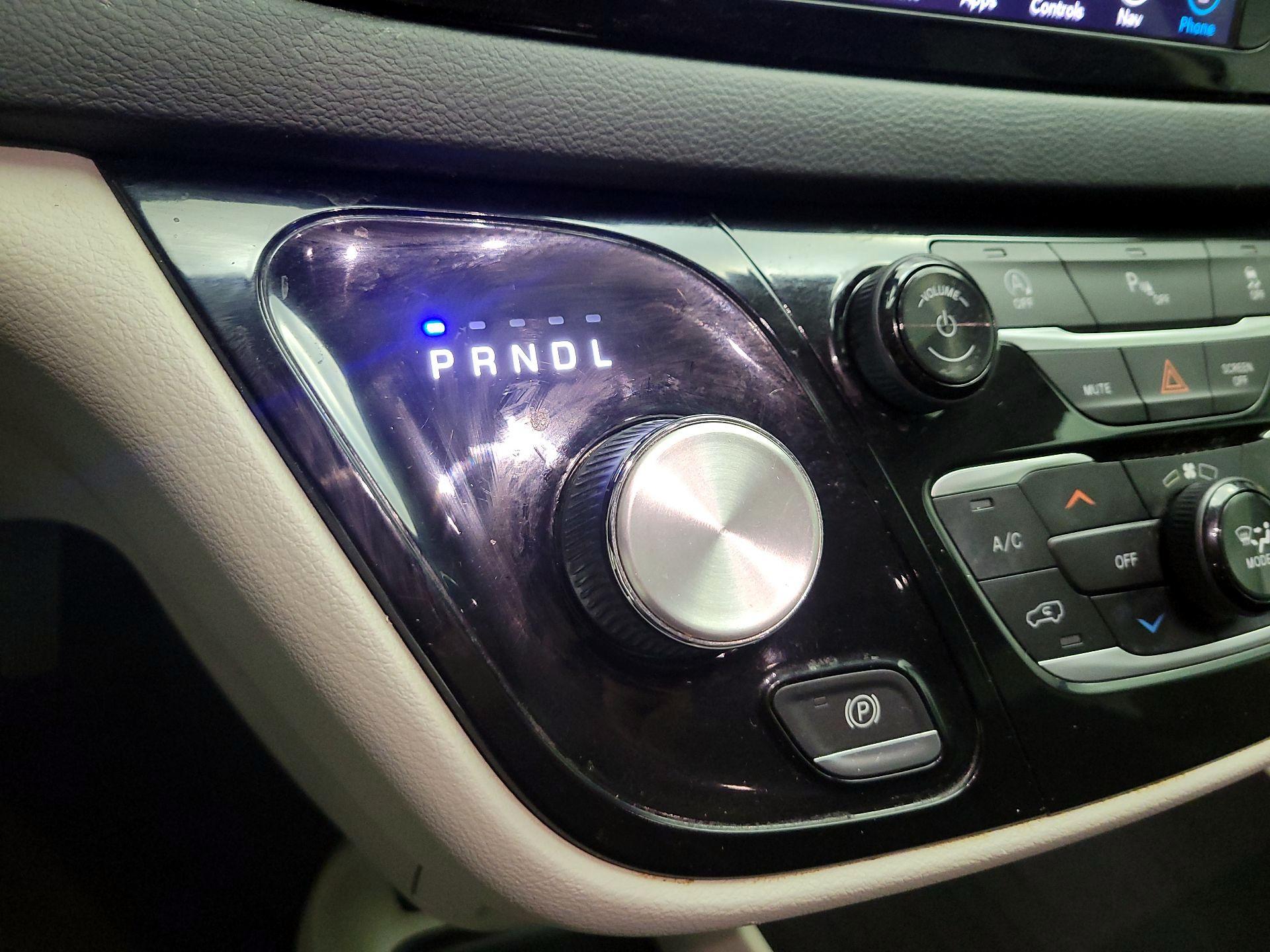 Thumbnail: 2018 Chrysler Pacifica - 17