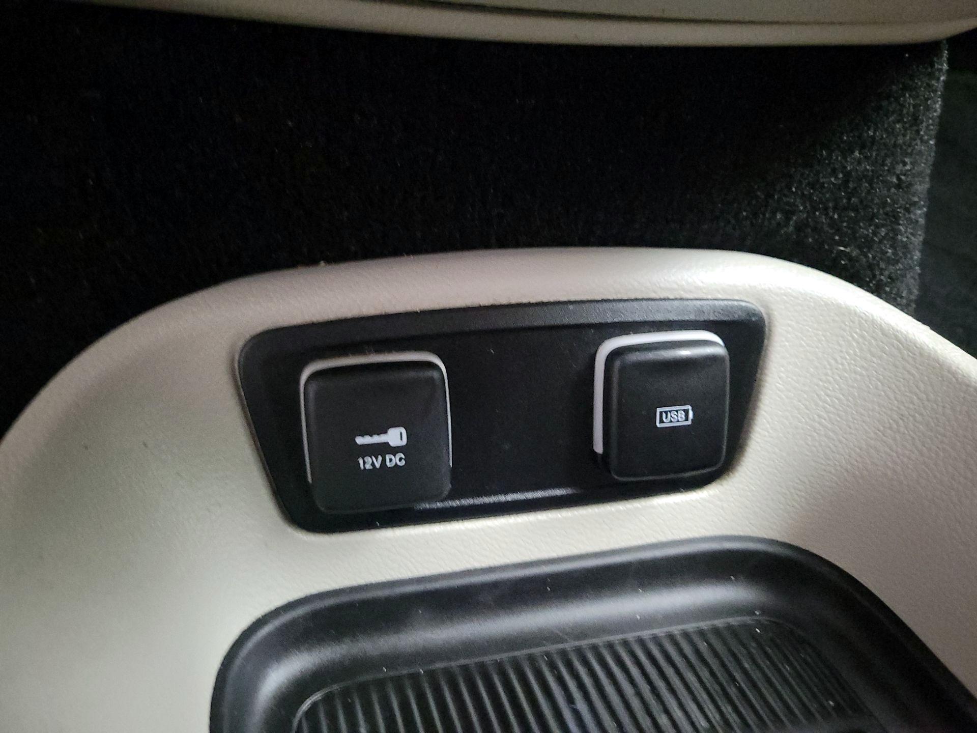 Thumbnail: 2018 Chrysler Pacifica - 18