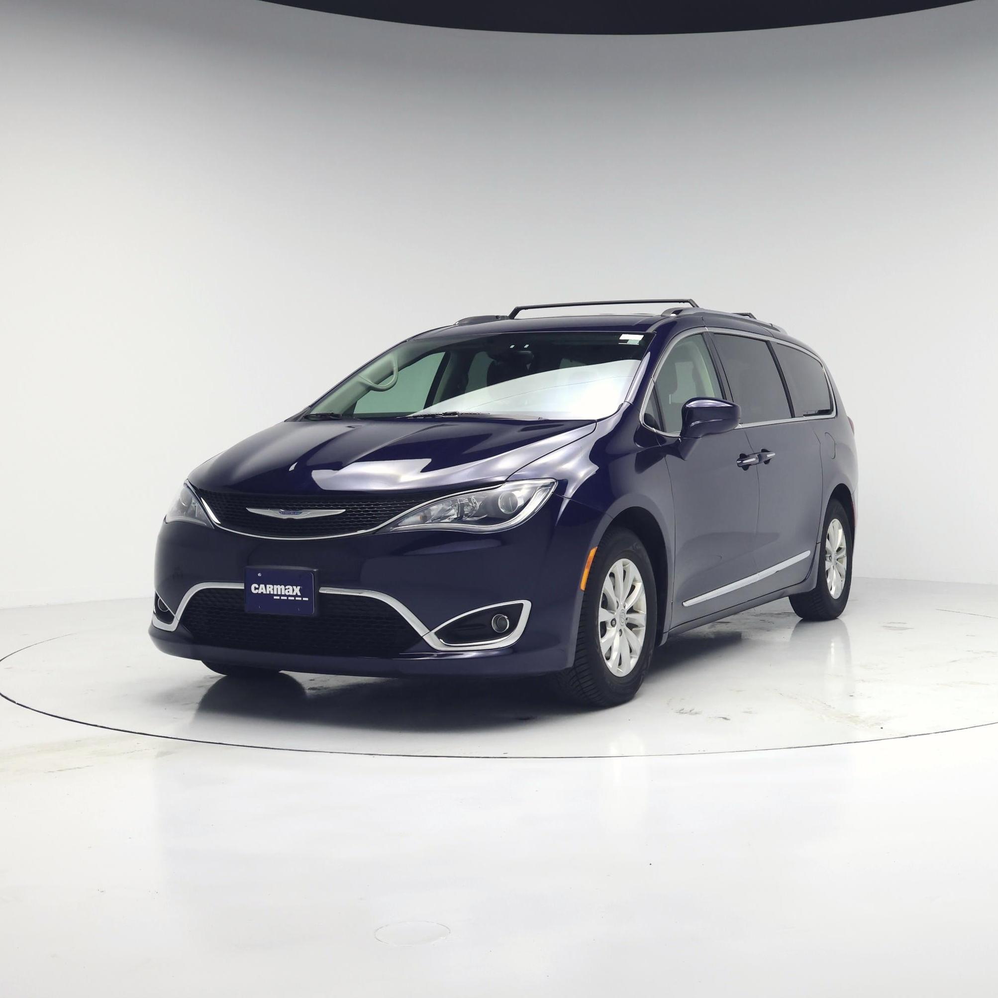 Thumbnail: 2018 Chrysler Pacifica - 4