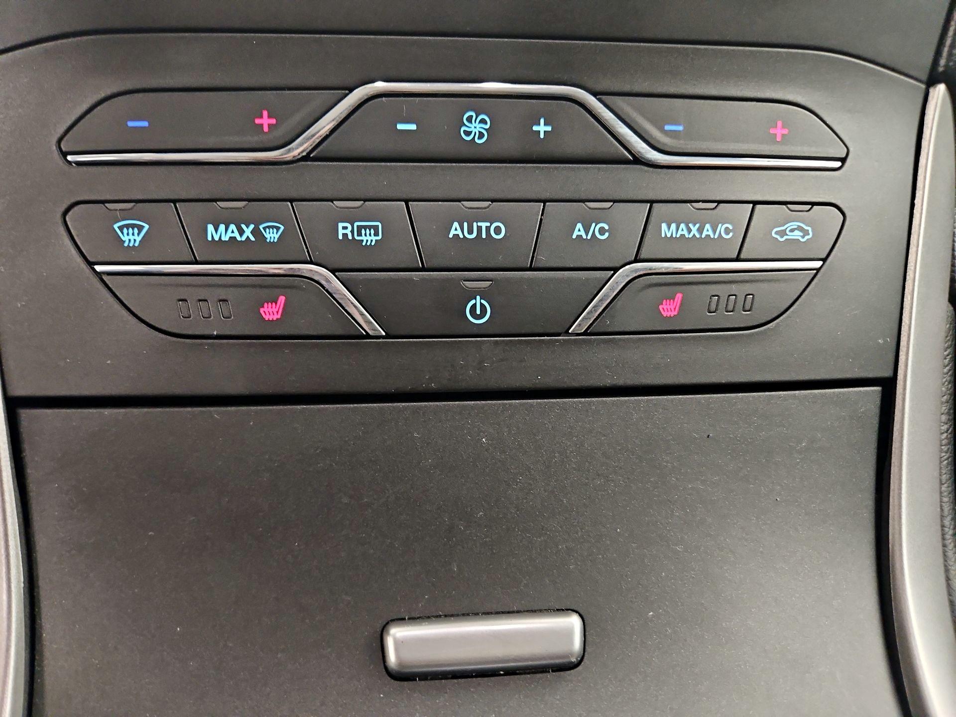 Thumbnail: 2018 Ford Edge - 17