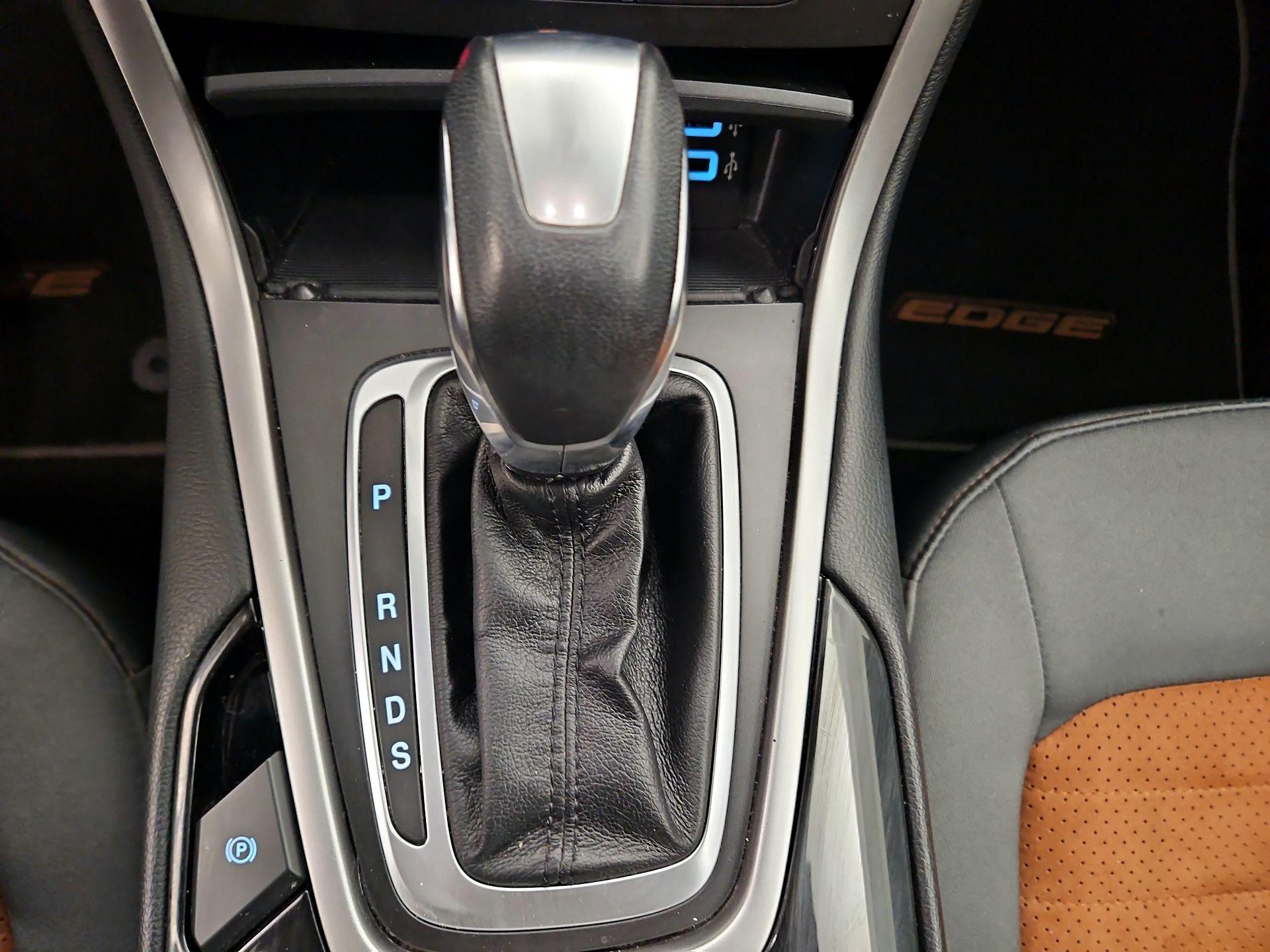 Thumbnail: 2018 Ford Edge - 18