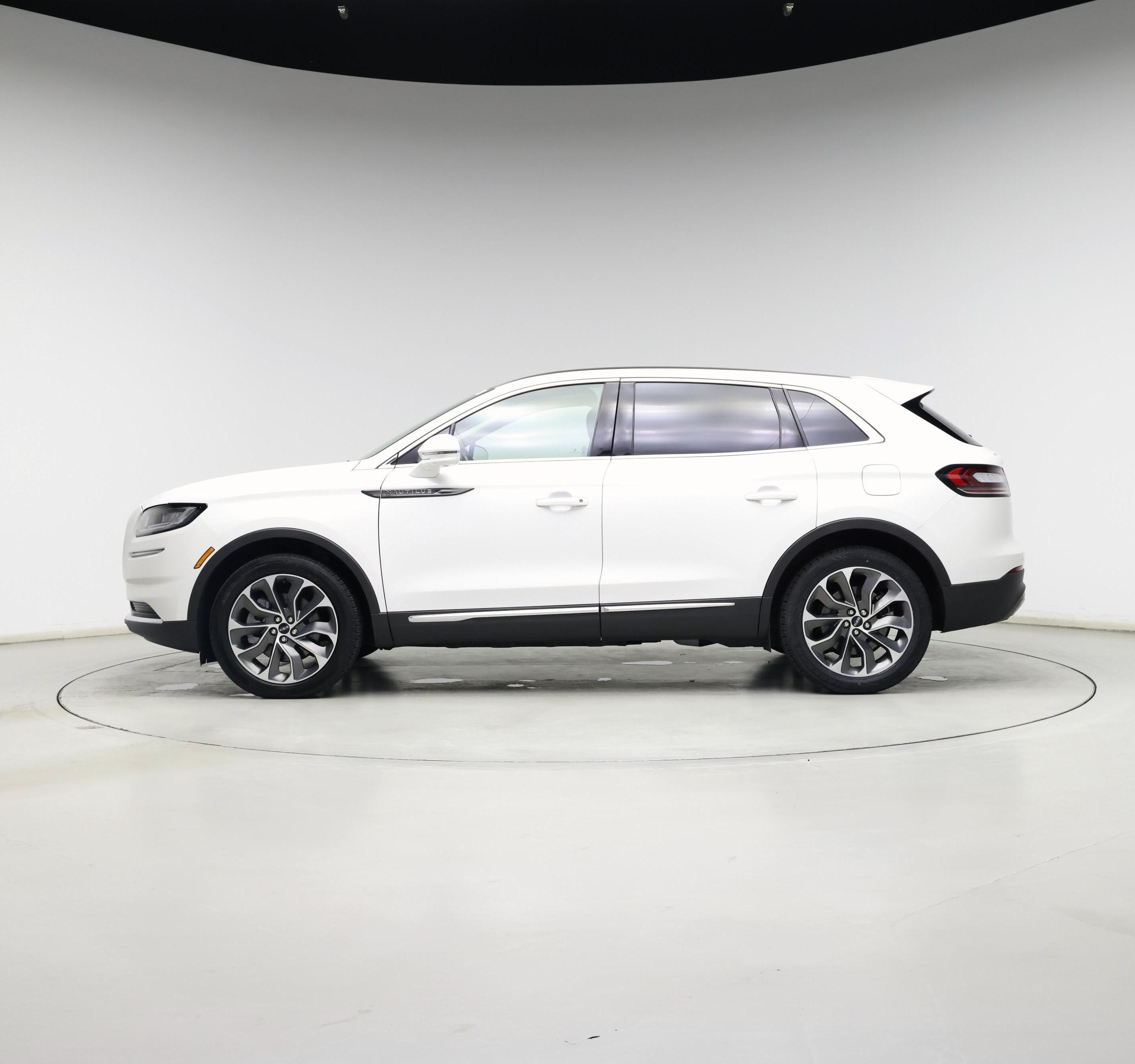 Thumbnail: 2022 Lincoln Nautilus - 3