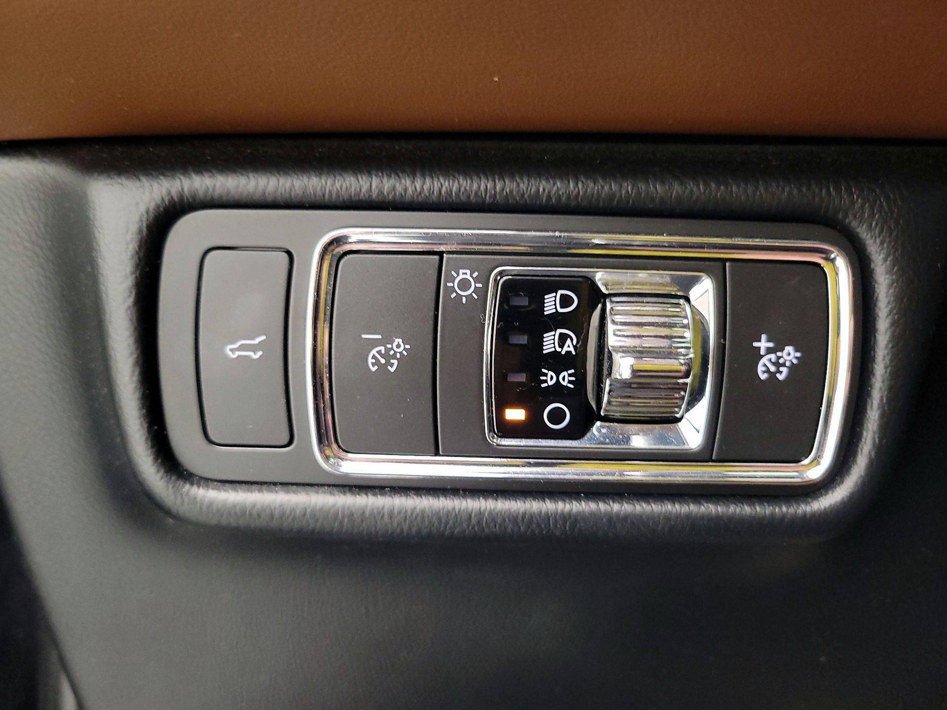 Thumbnail: 2023 Lincoln Aviator - 13