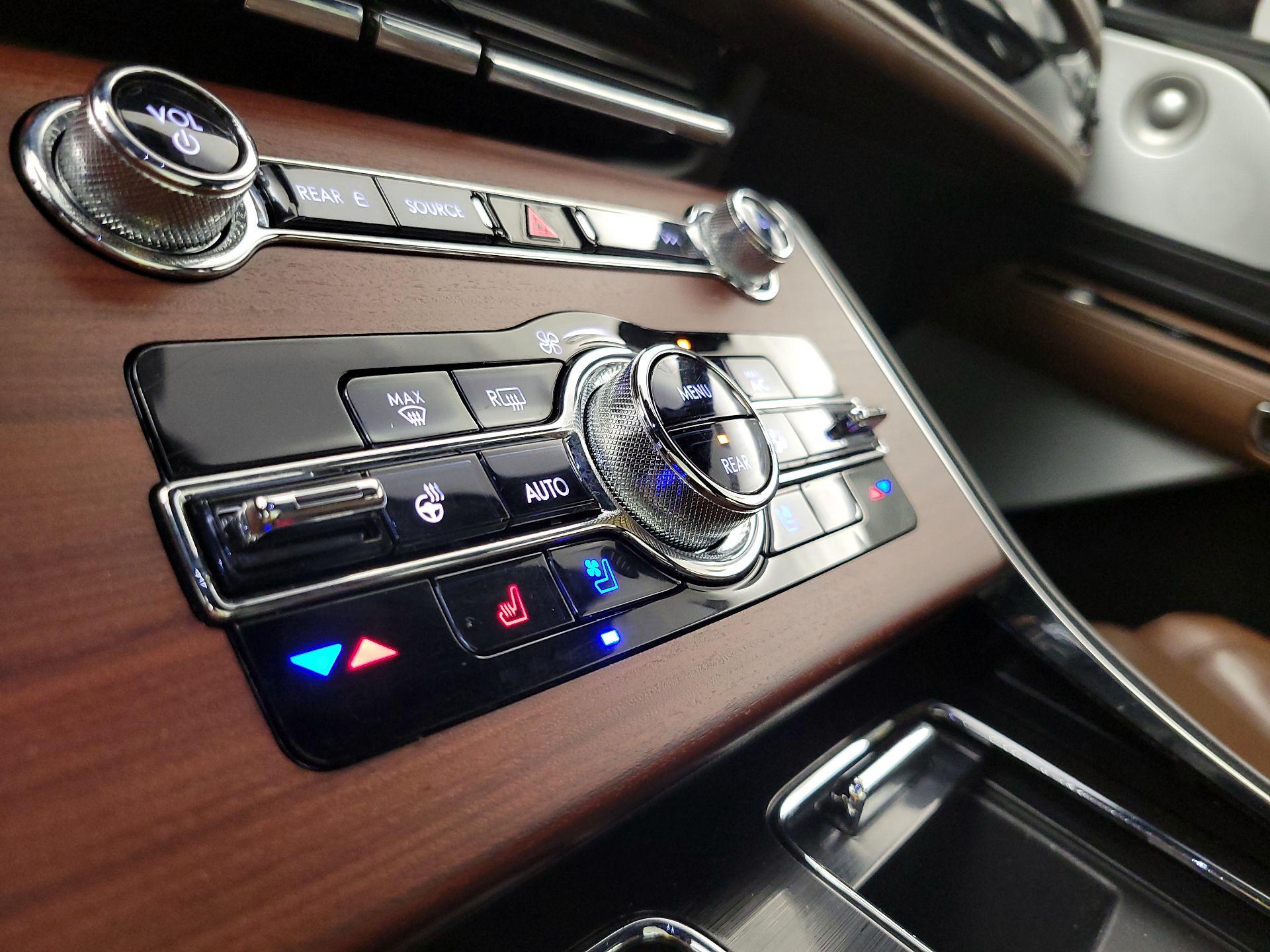 Thumbnail: 2023 Lincoln Aviator - 17