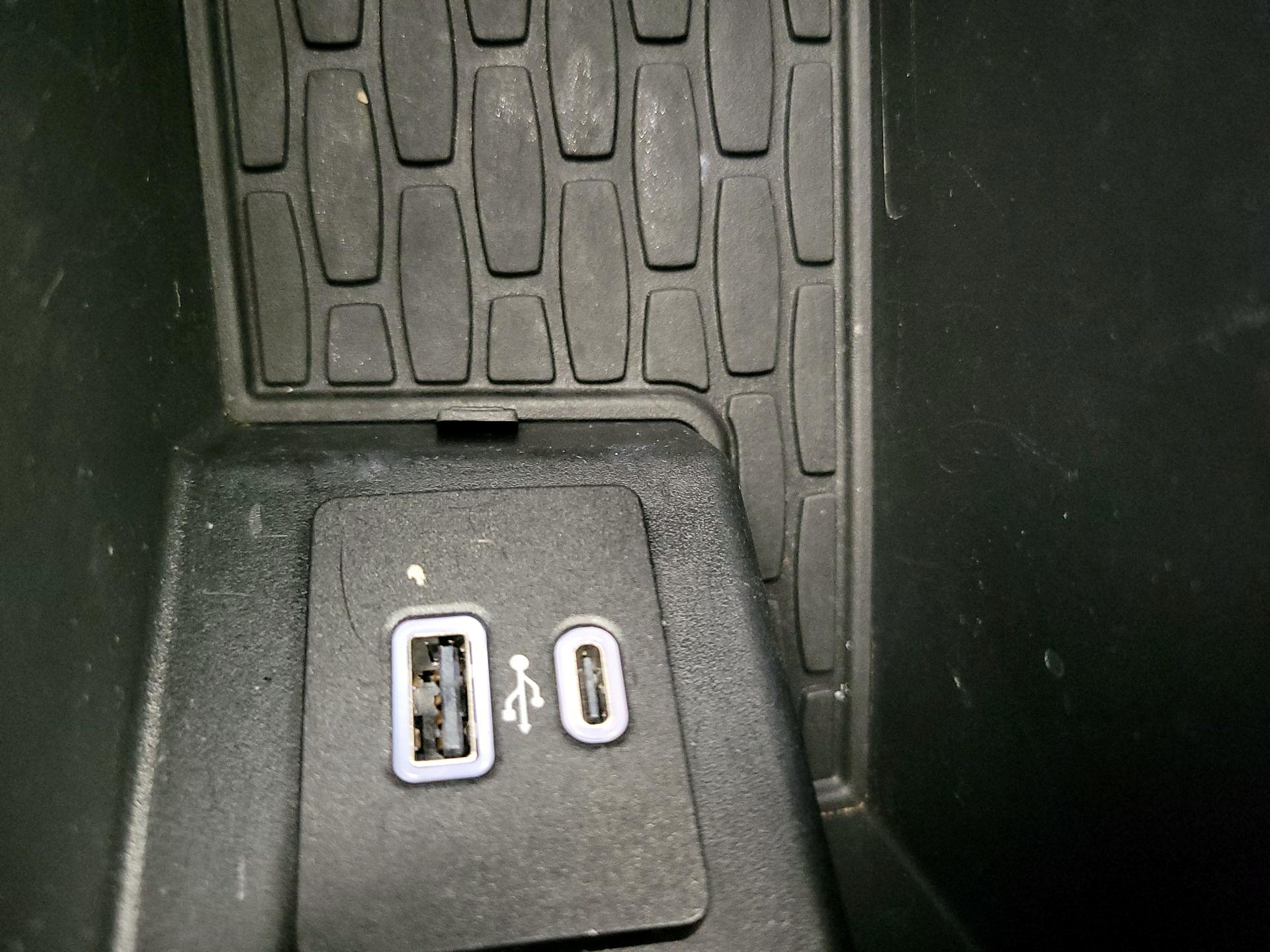 Thumbnail: 2023 Lincoln Aviator - 19