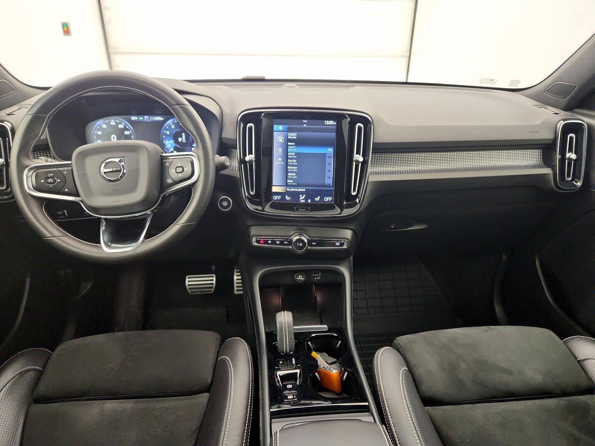 Thumbnail: 2021 Volvo XC40 - 9