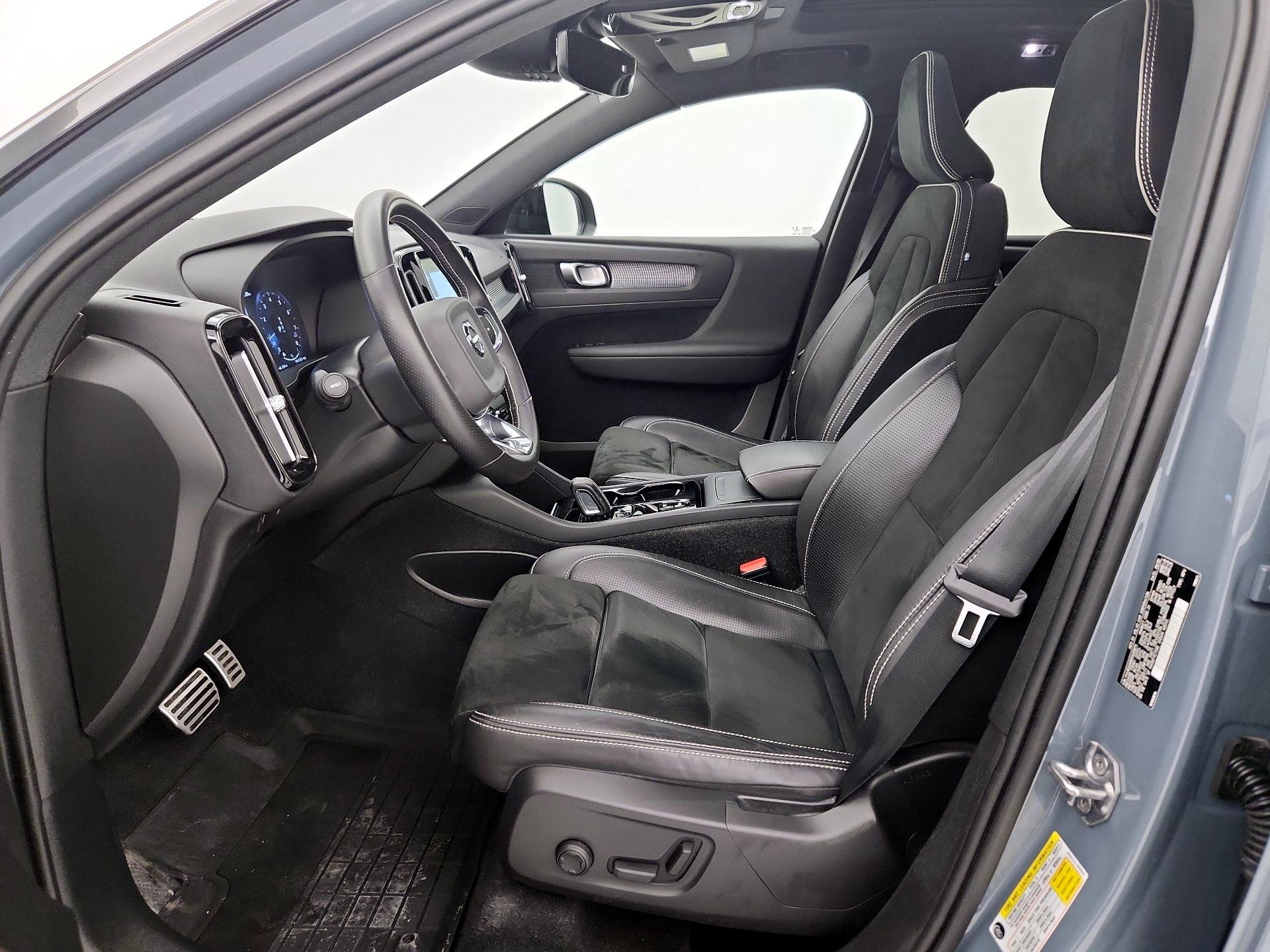 Thumbnail: 2021 Volvo XC40 - 11