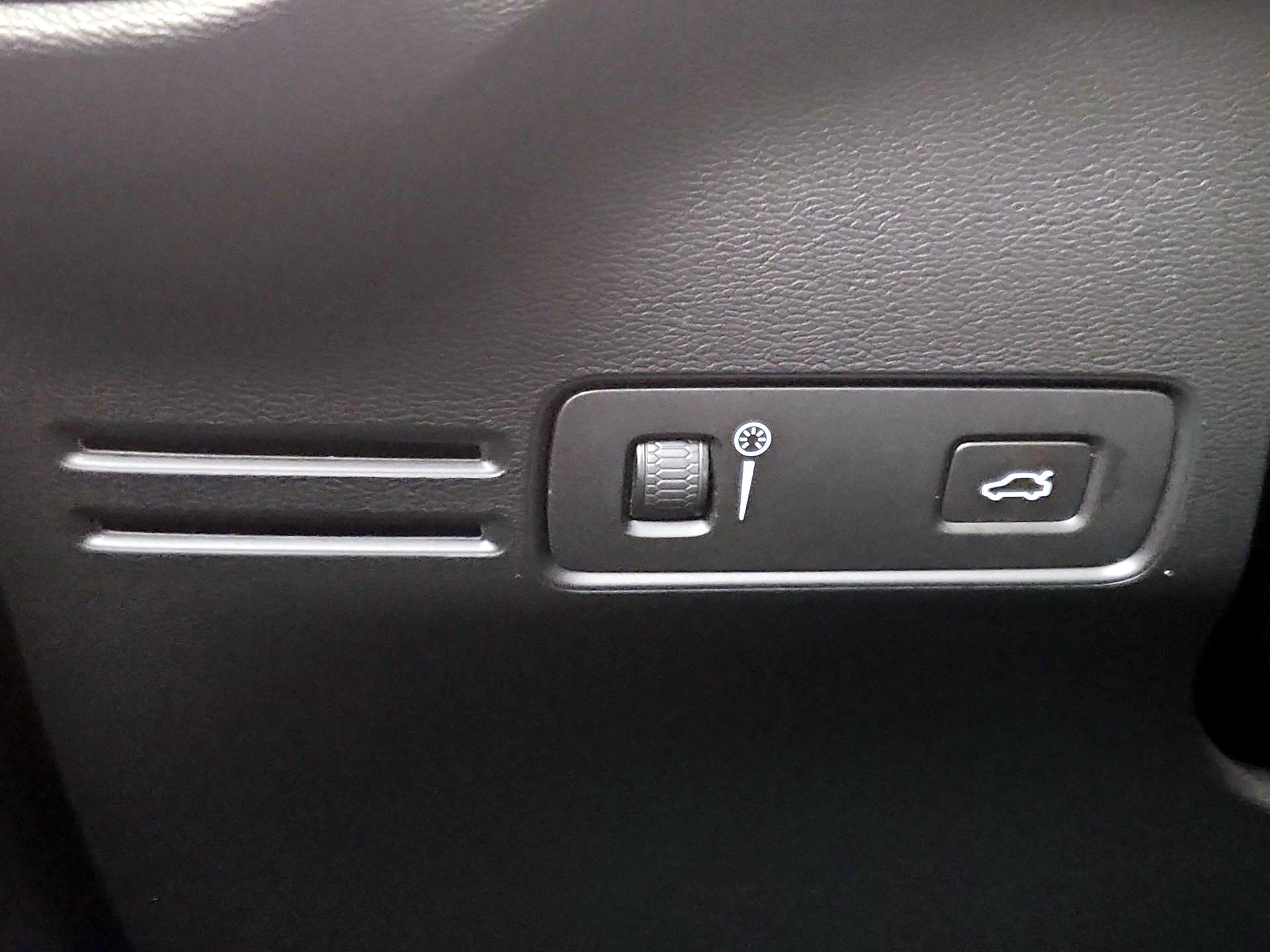 Thumbnail: 2021 Volvo XC40 - 13