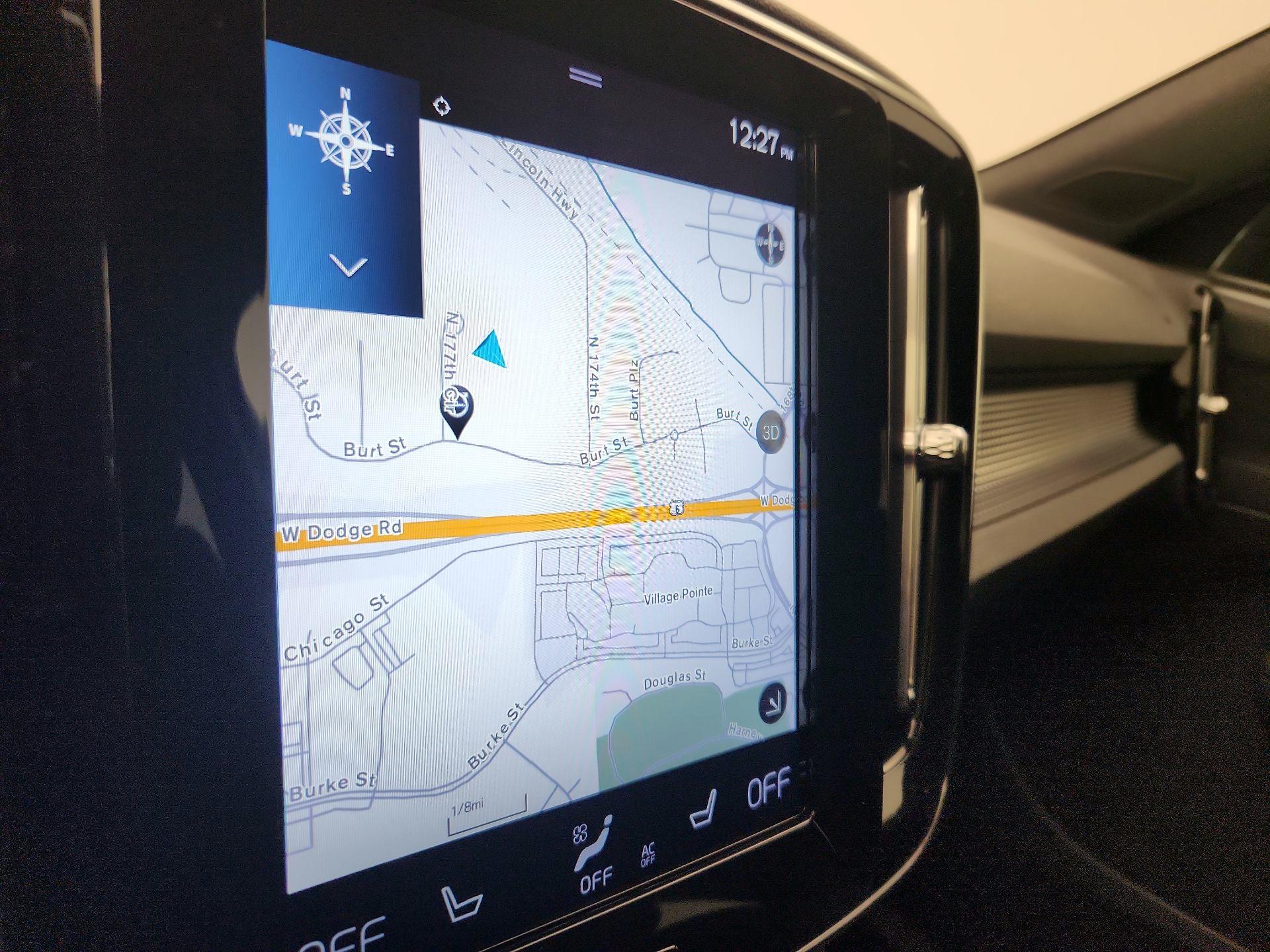 Thumbnail: 2021 Volvo XC40 - 14