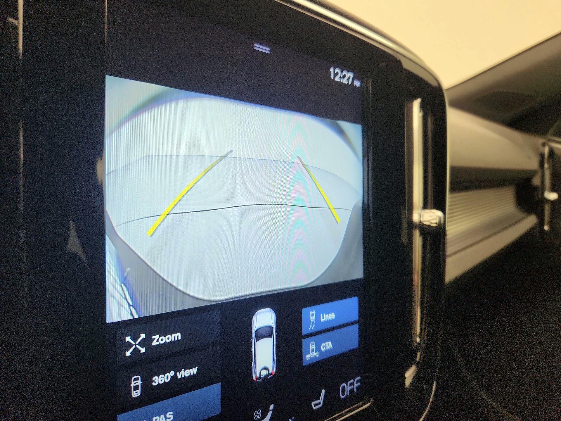 Thumbnail: 2021 Volvo XC40 - 15