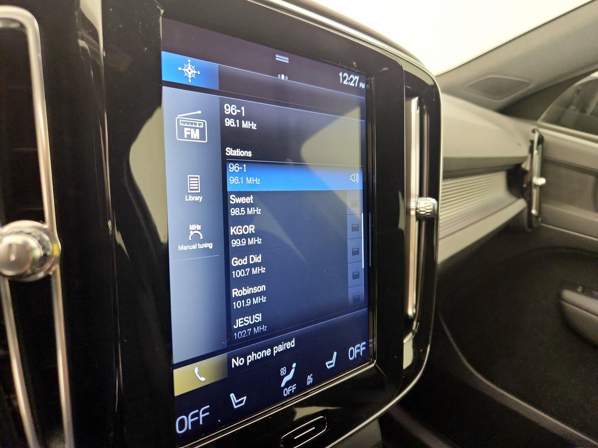 Thumbnail: 2021 Volvo XC40 - 16