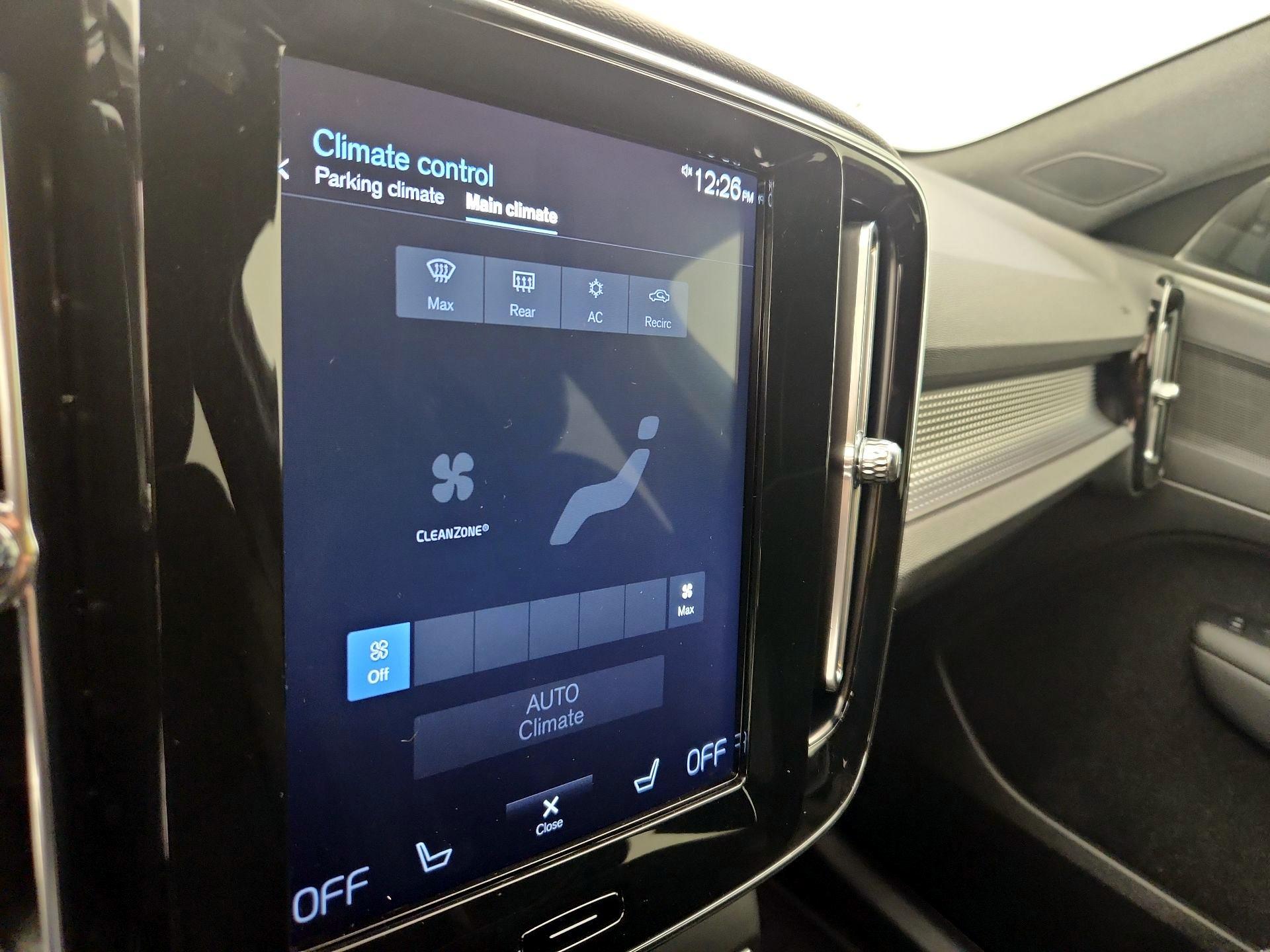 Thumbnail: 2021 Volvo XC40 - 17