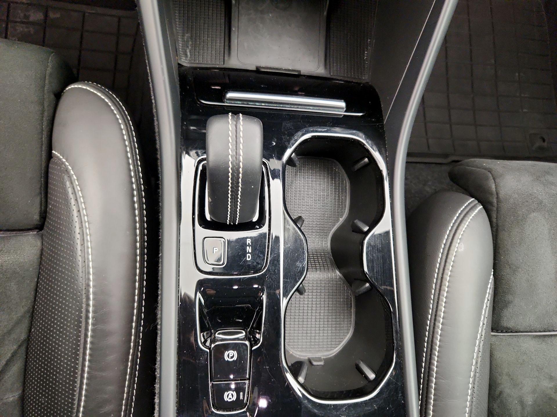 Thumbnail: 2021 Volvo XC40 - 18