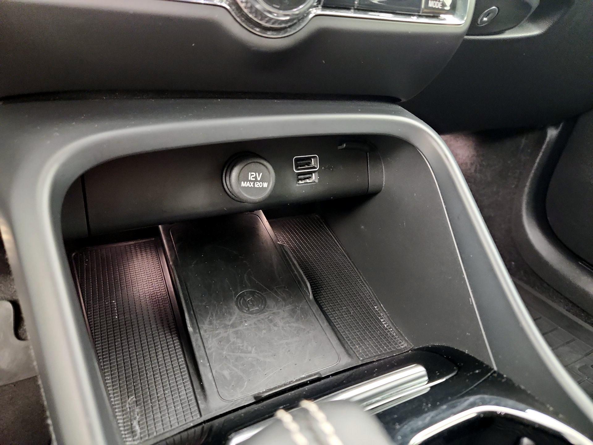 Thumbnail: 2021 Volvo XC40 - 19