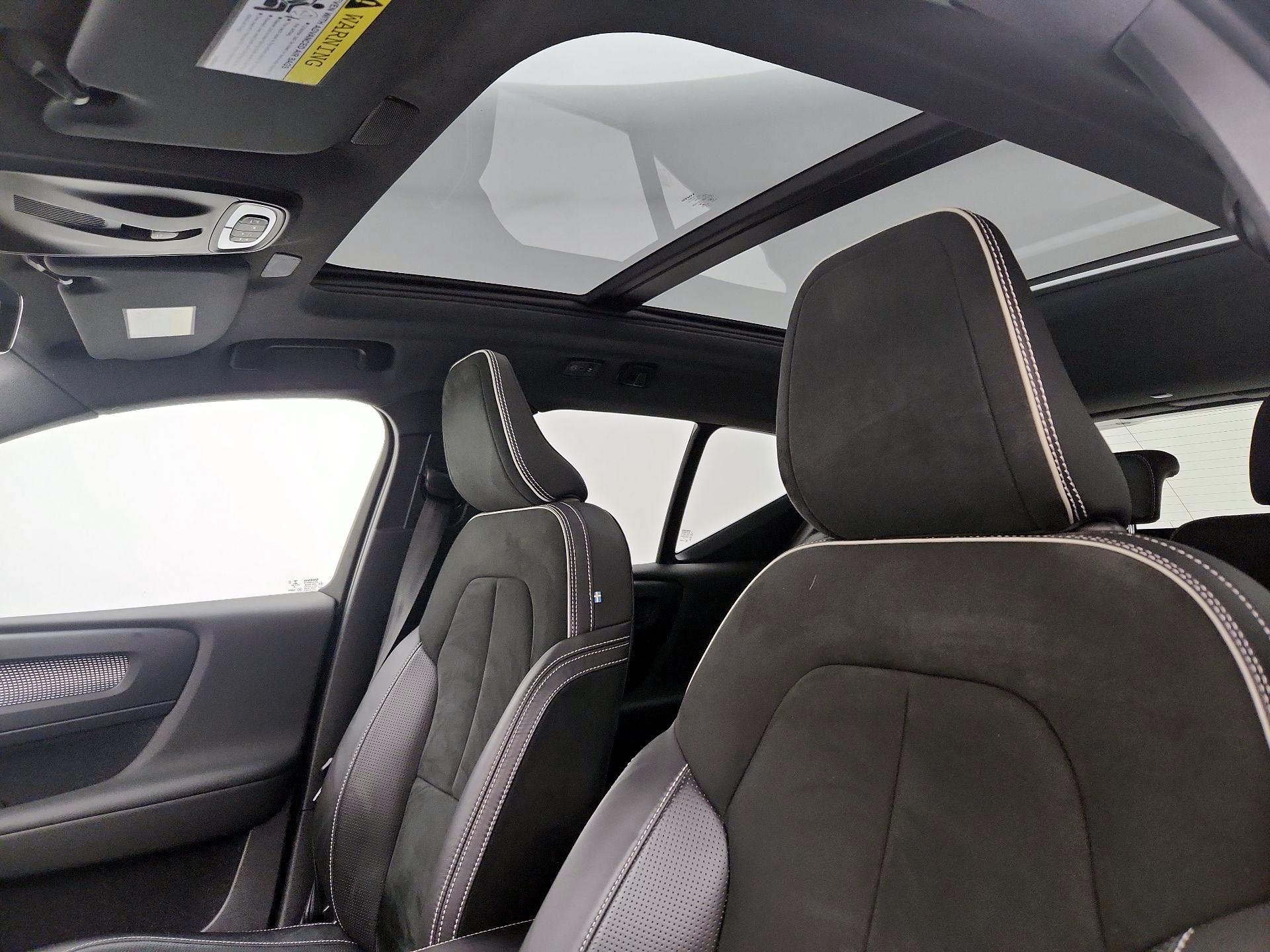 Thumbnail: 2021 Volvo XC40 - 20