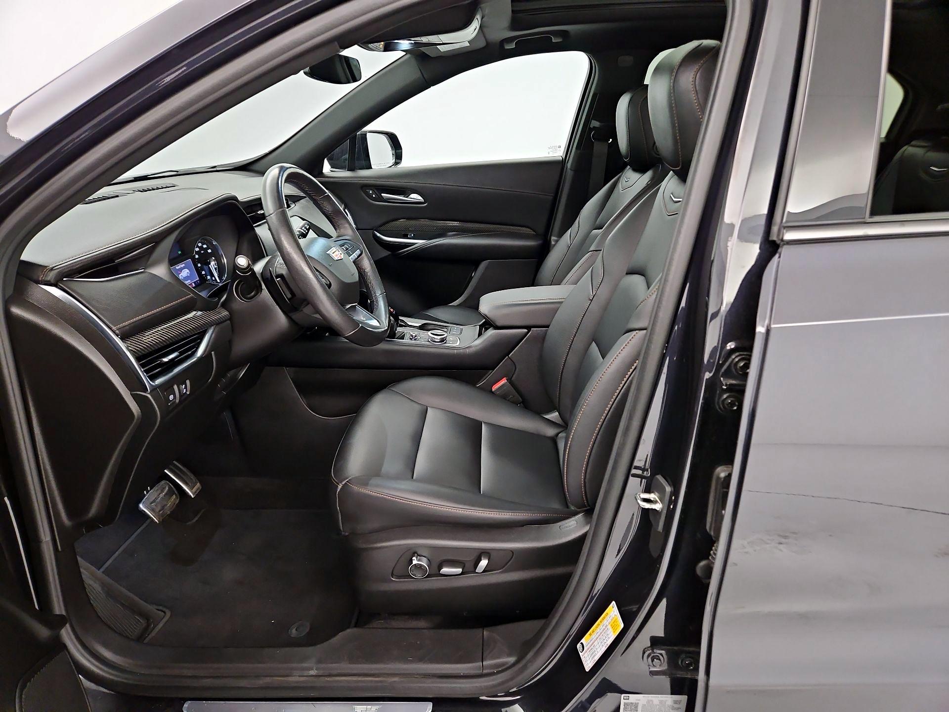 Thumbnail: 2023 Cadillac XT4 - 11