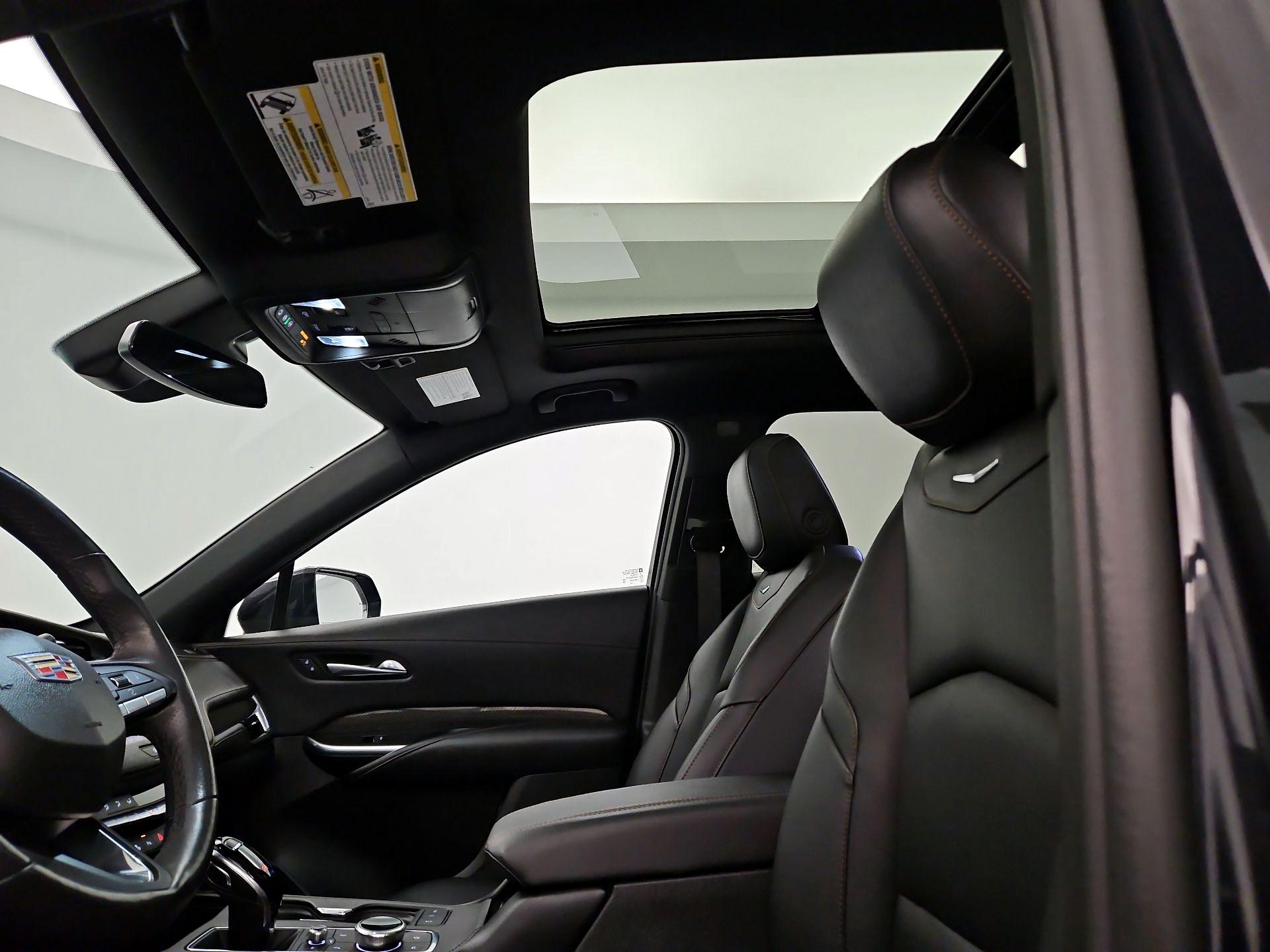 Thumbnail: 2023 Cadillac XT4 - 19