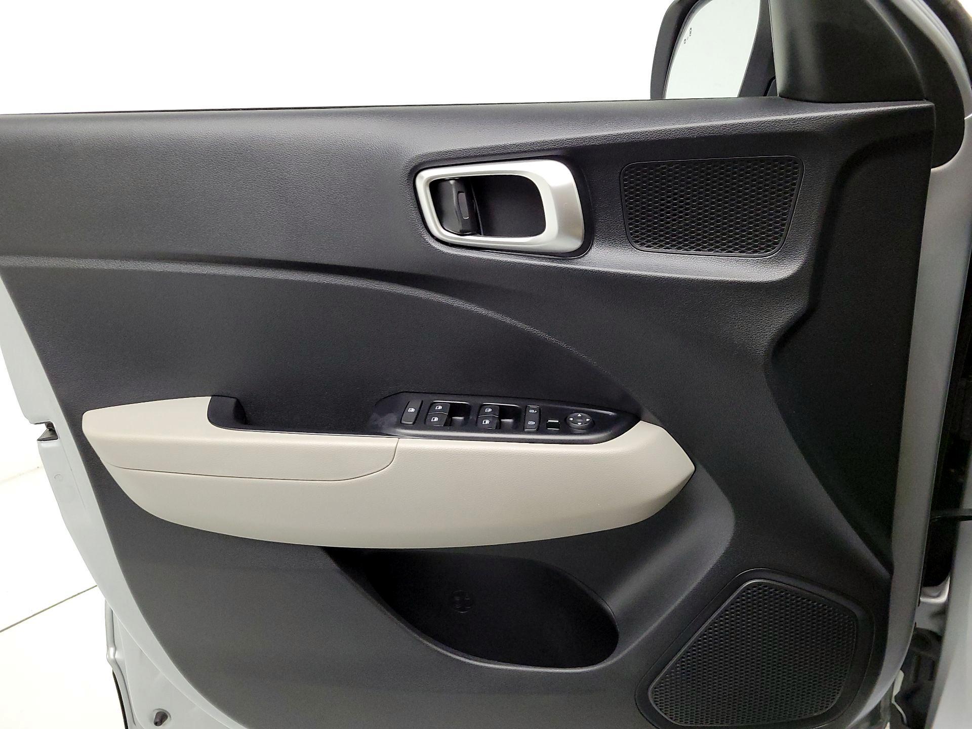 Thumbnail: 2023 Hyundai Venue - 12