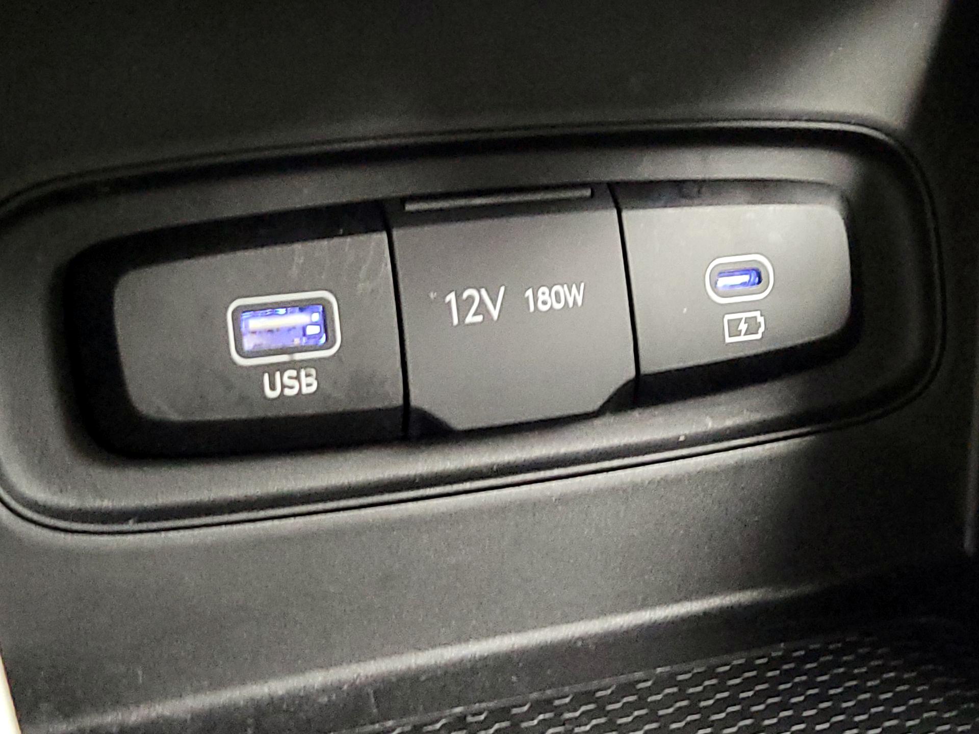 Thumbnail: 2023 Hyundai Venue - 17