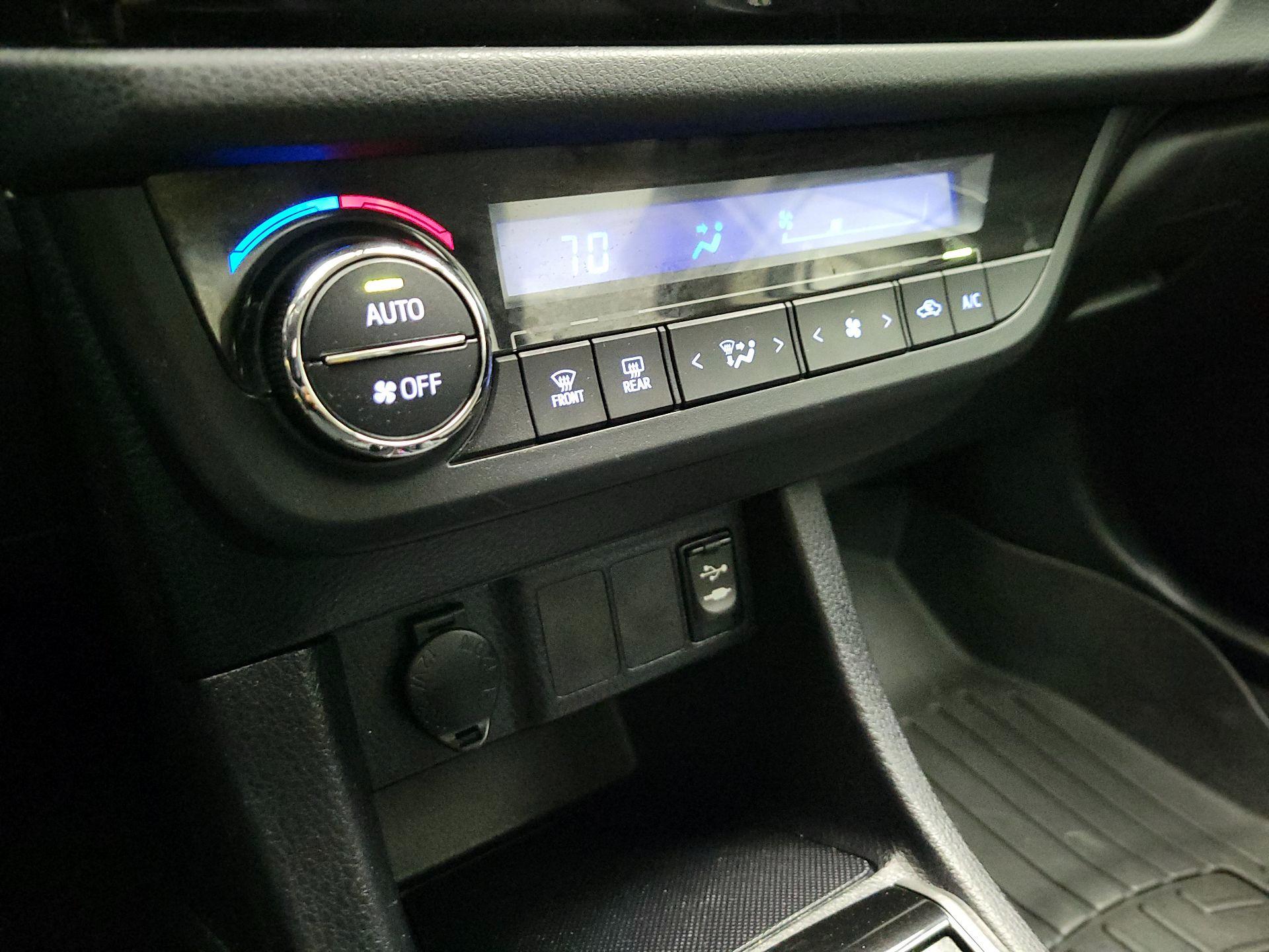 Thumbnail: 2015 Toyota Corolla - 15