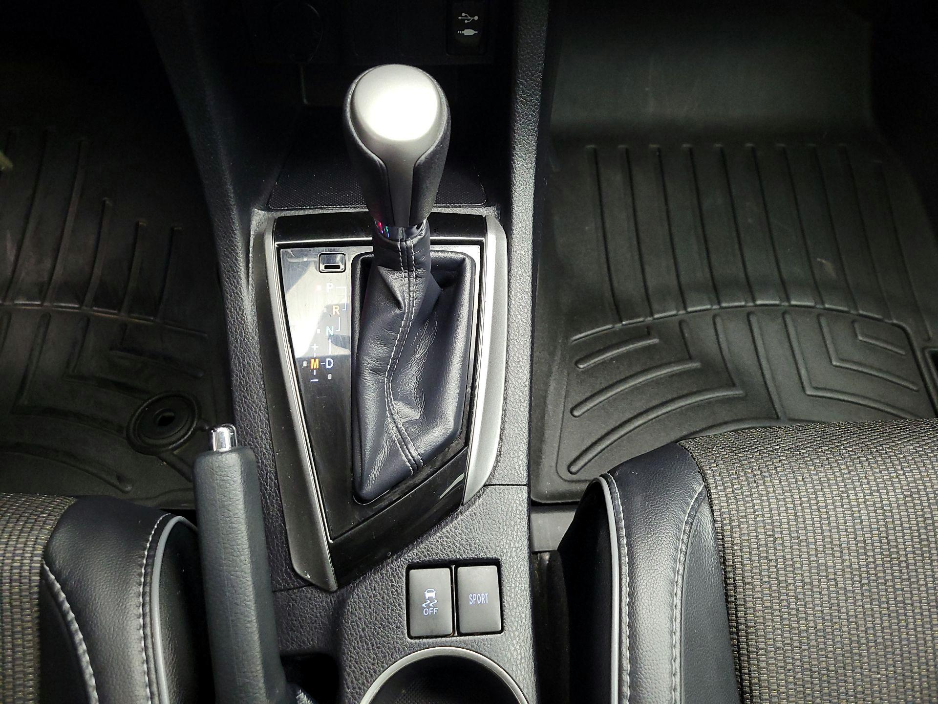 Thumbnail: 2015 Toyota Corolla - 16