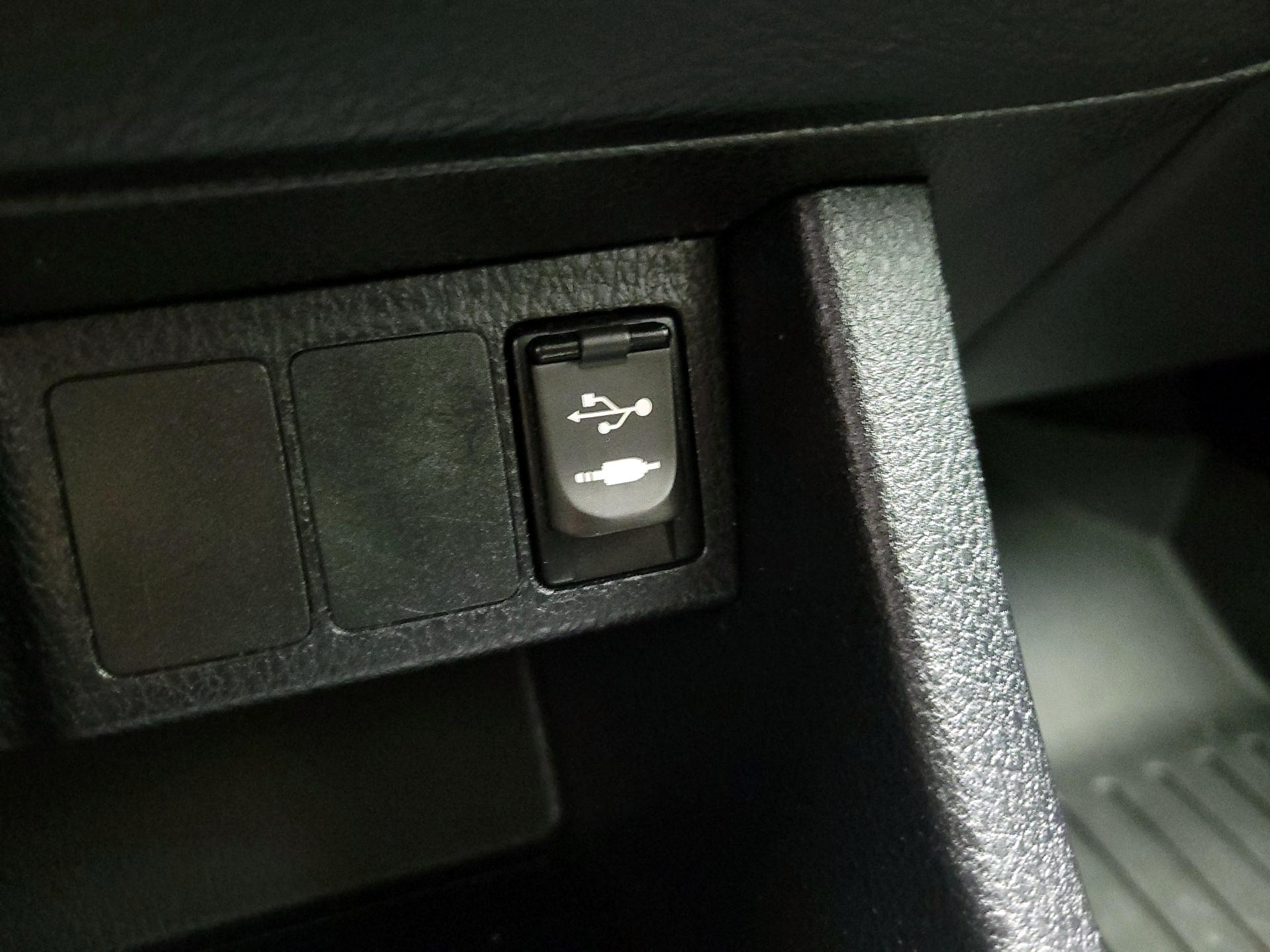 Thumbnail: 2015 Toyota Corolla - 17